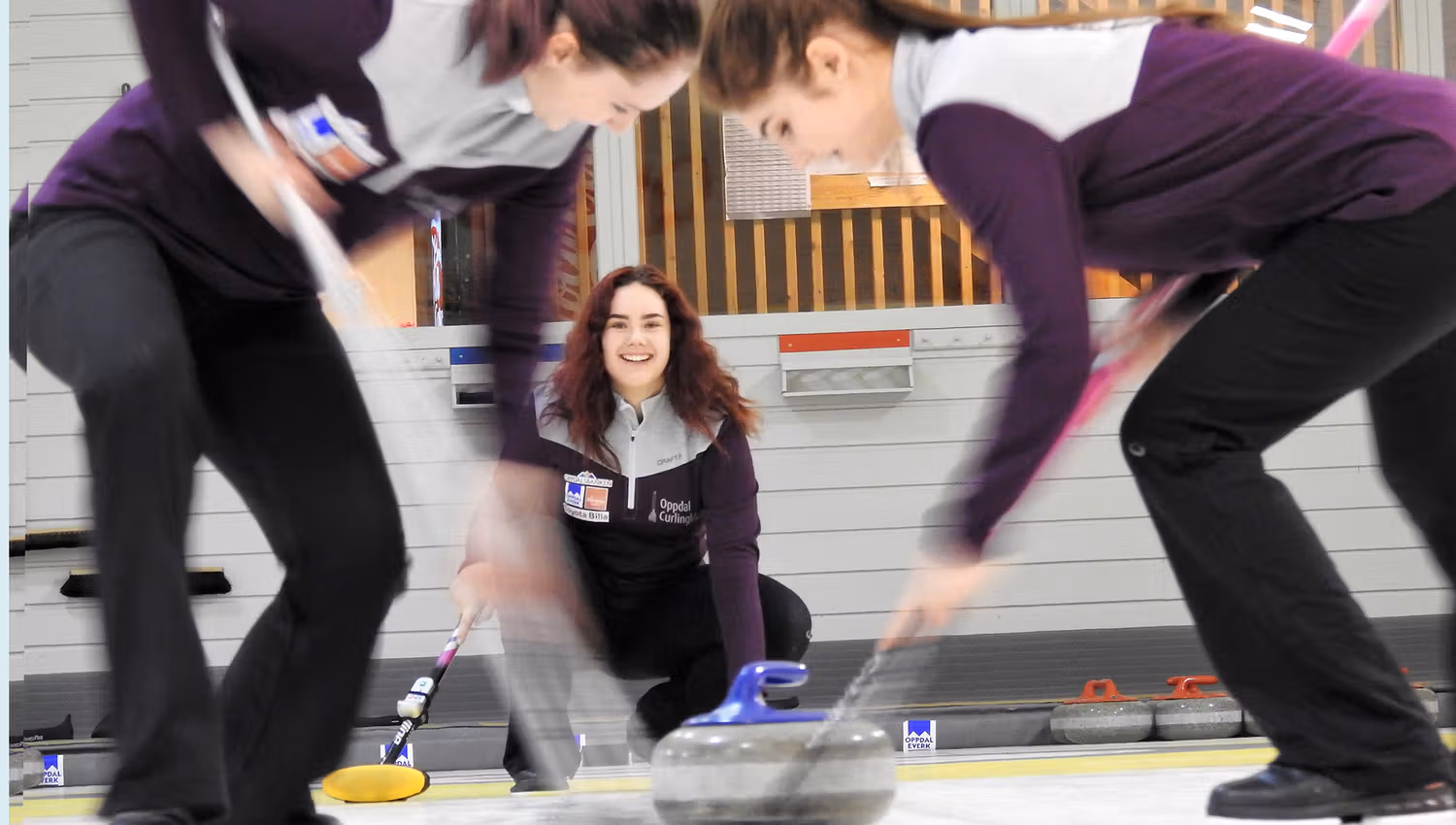 Jenter som spiller curling