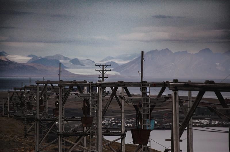 View over the old cableway and Isfjorden.