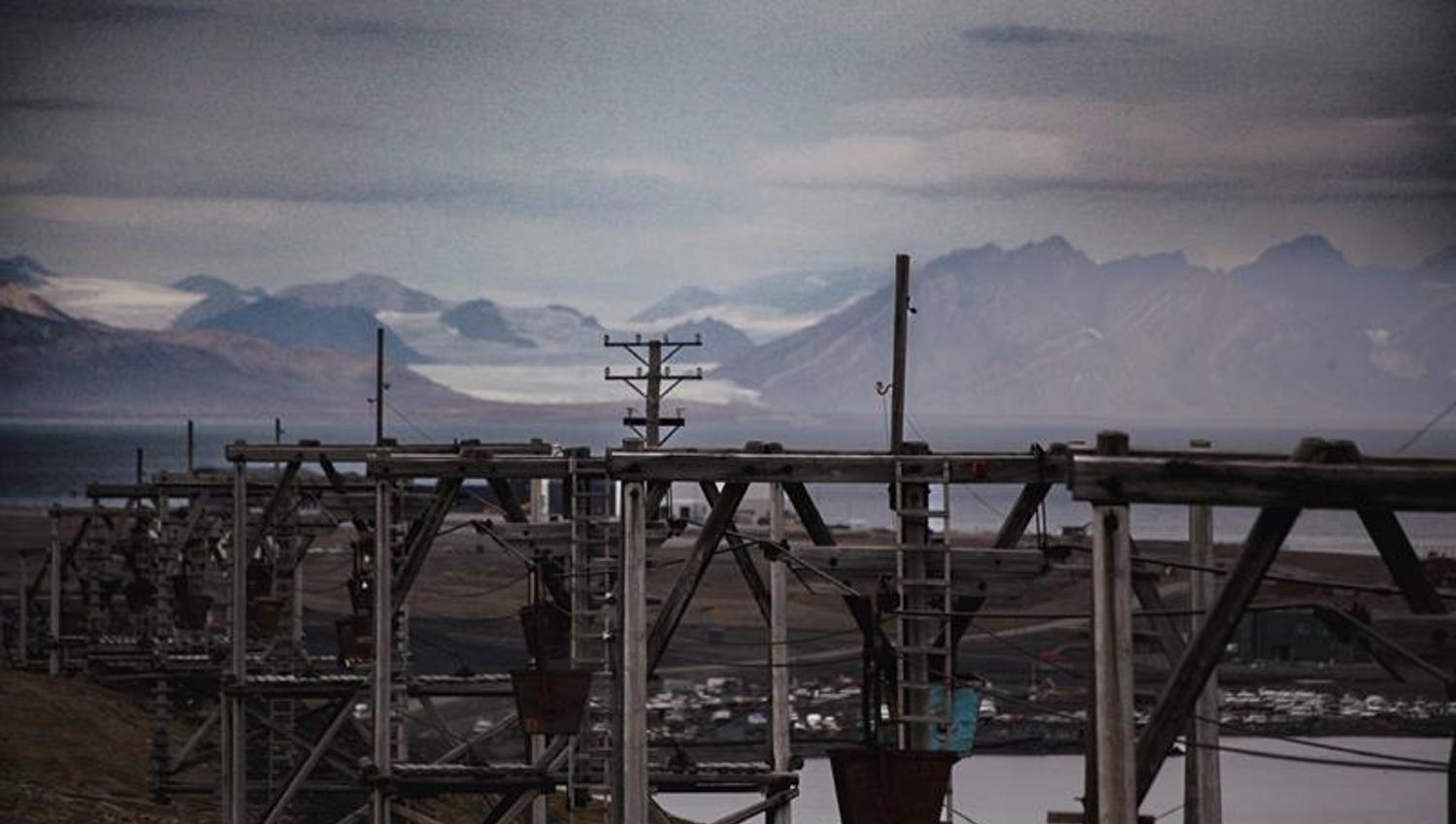 View over the old cableway and Isfjorden.