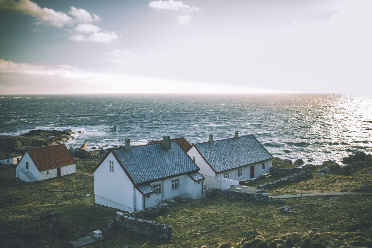 DNT Runde Lighthouse - Accommodation