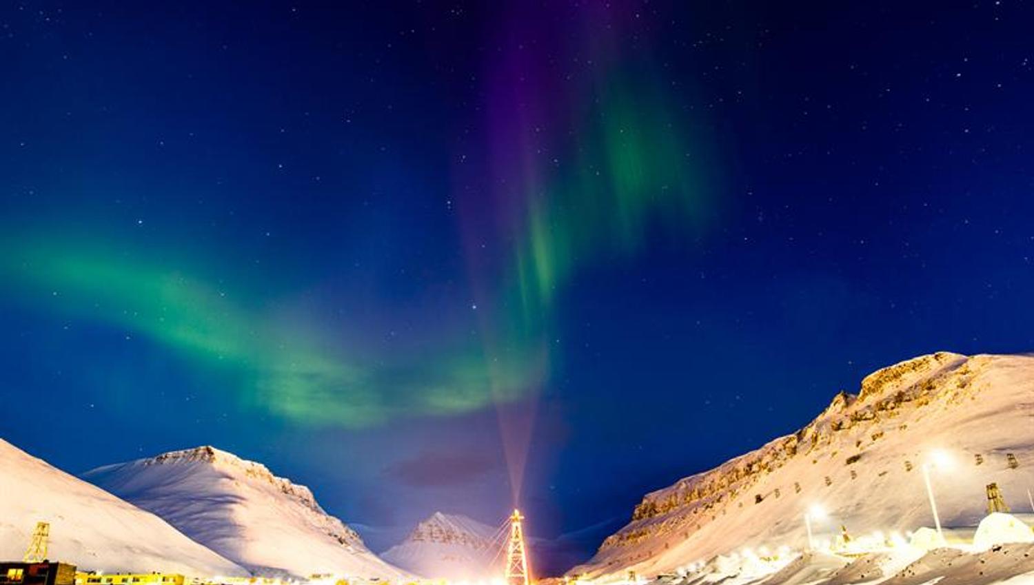Northern Lights above Longyearbyen