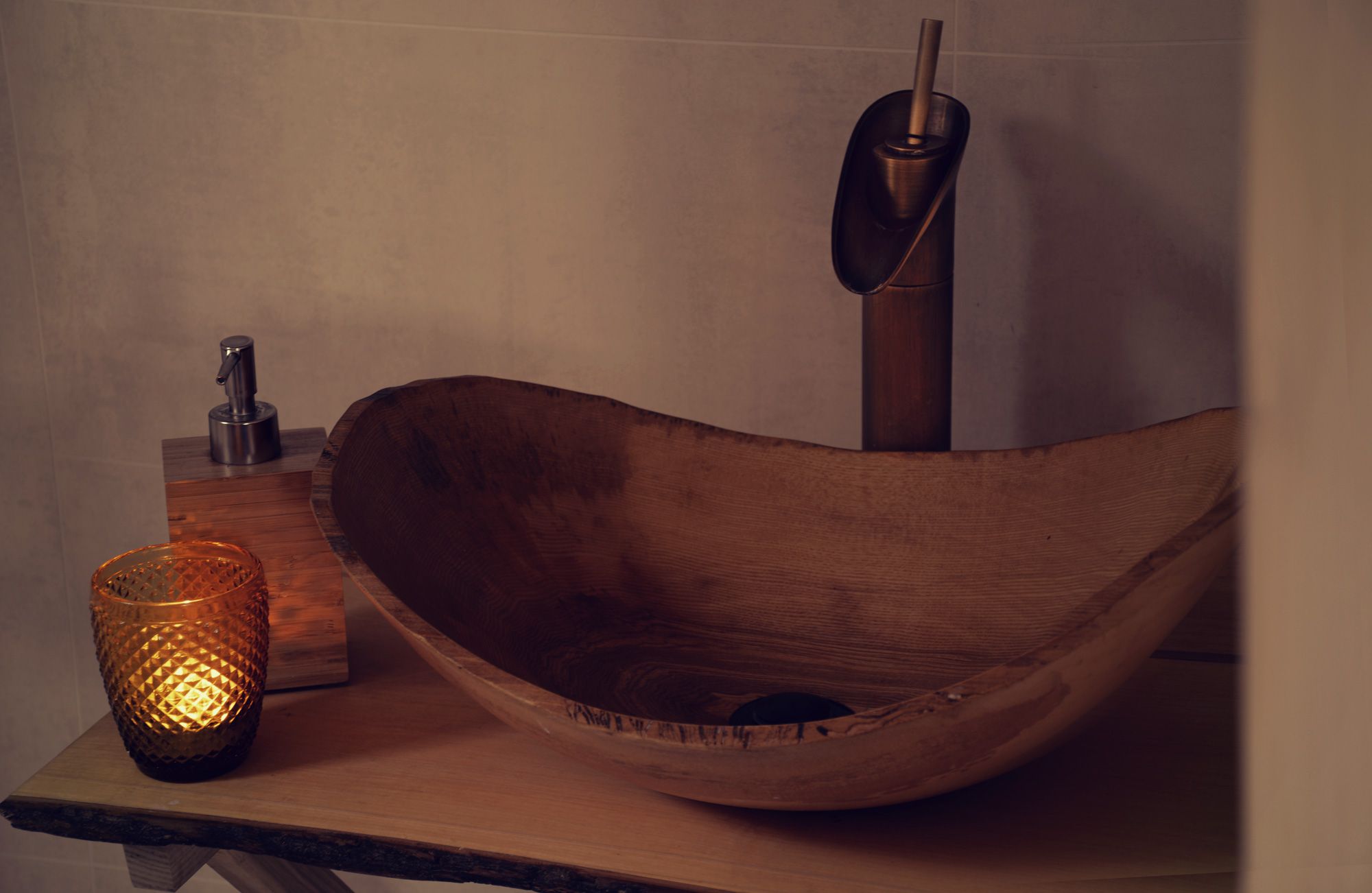Sink made of wood