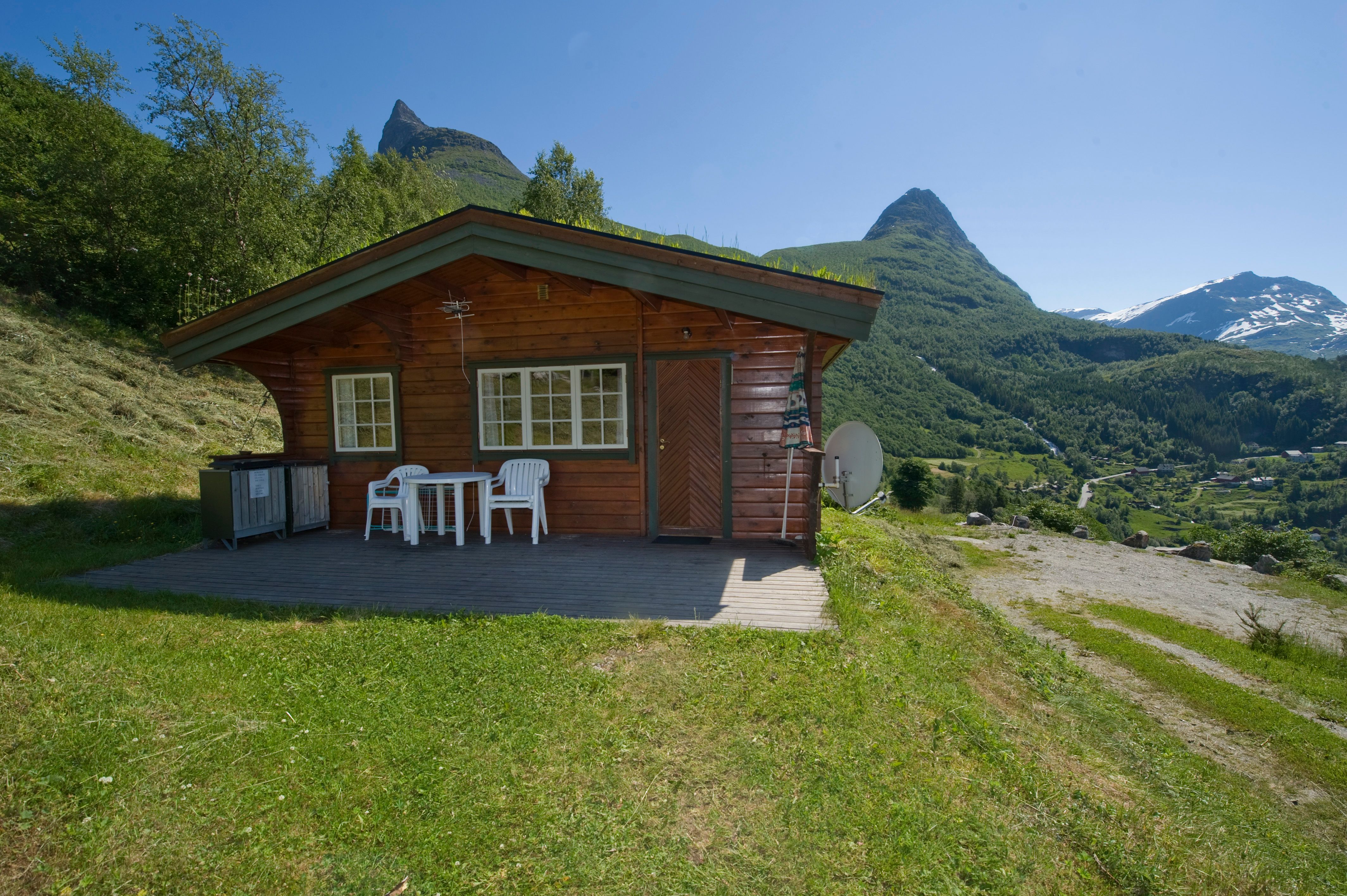Koslig 6-mannshytte på Westerås Gard med utsikt over Geiranger.