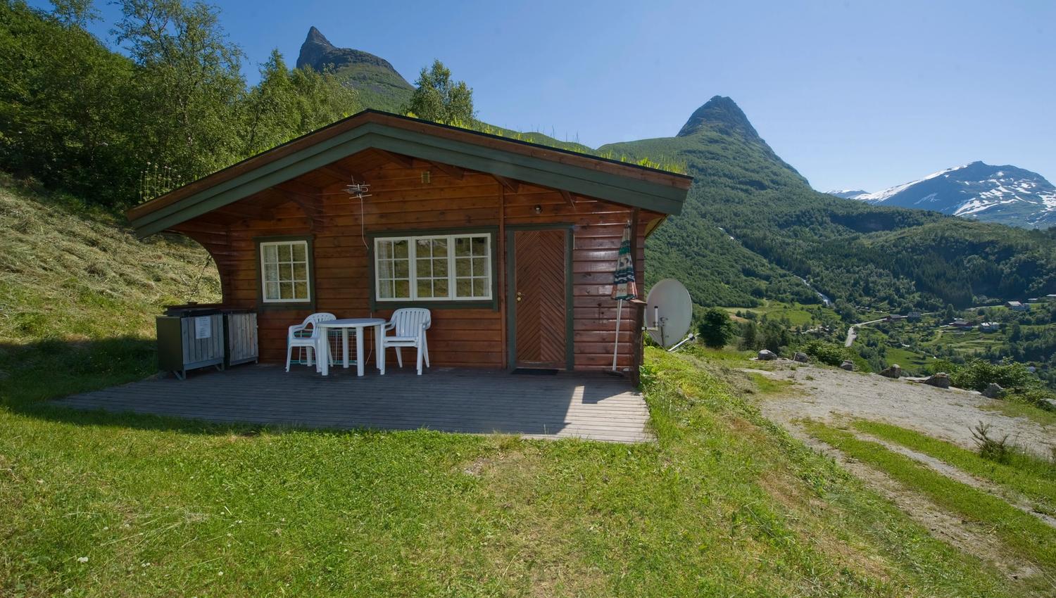 Koslig 6-mannshytte på Westerås Gard med utsikt over Geiranger.