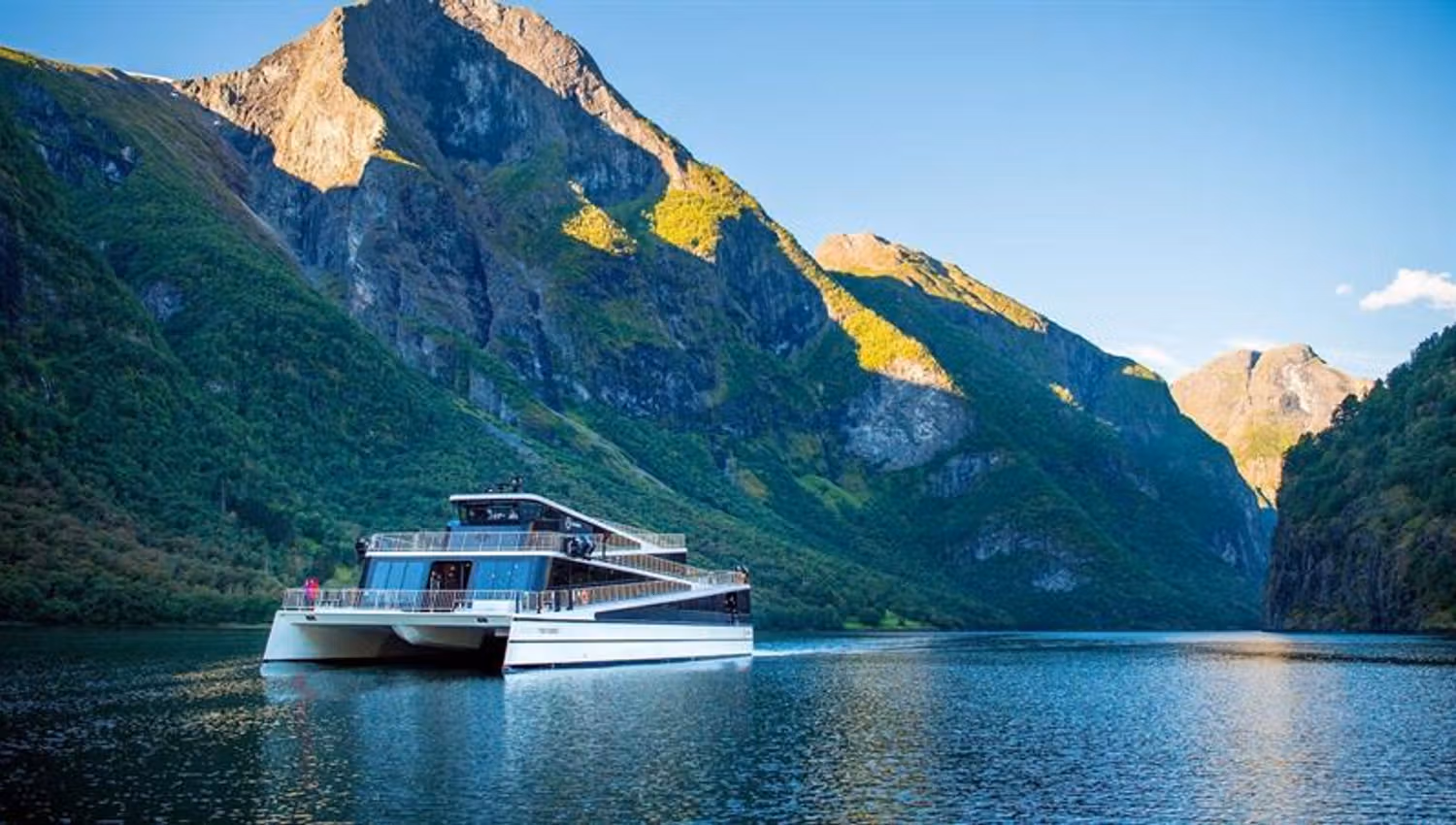 Fjord cruise between Gudvangen and Flåm