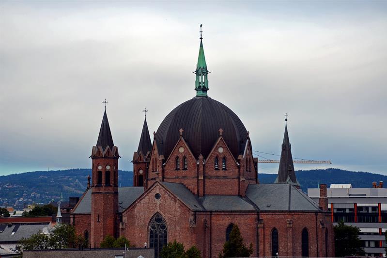 trefoldighetskirken: tak og tårnene