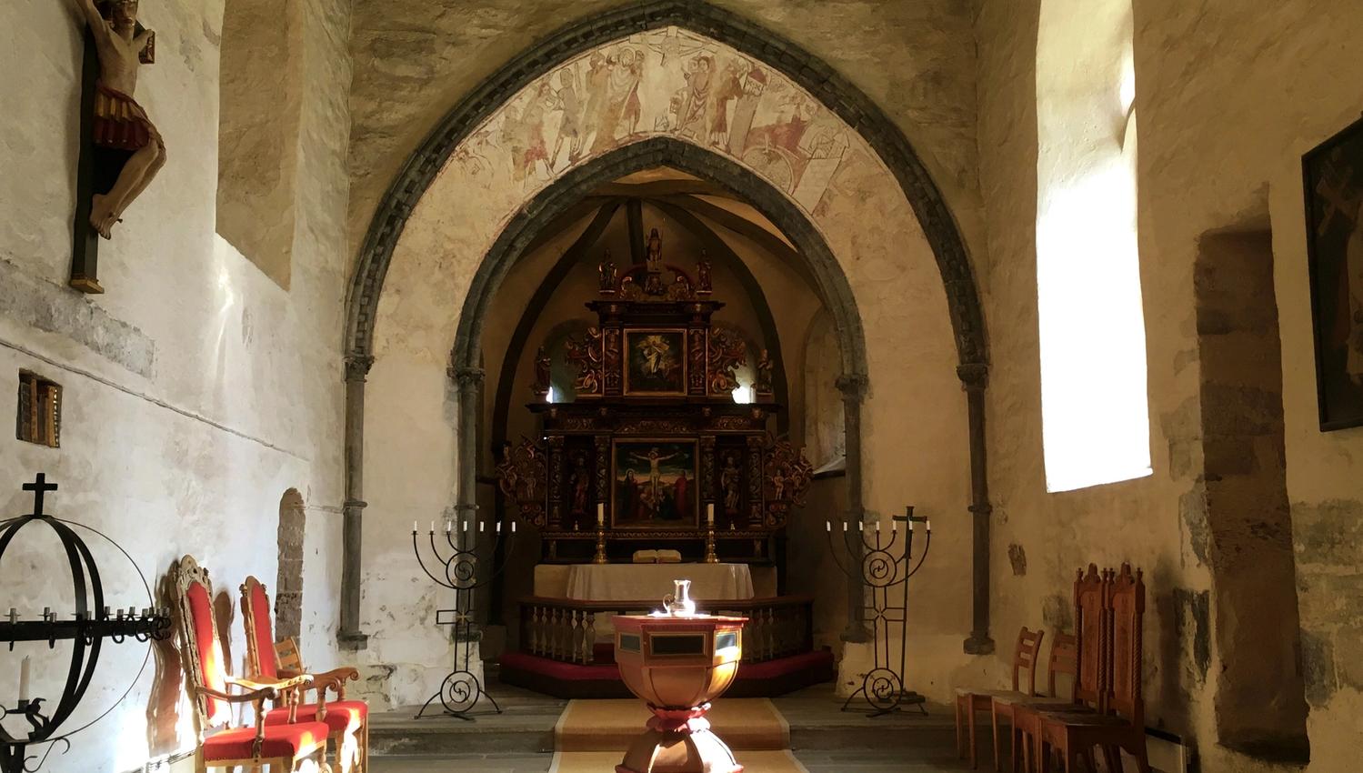 Inne i Alstadhaug kirke - en av 5 middelalderkirker på Innherred
