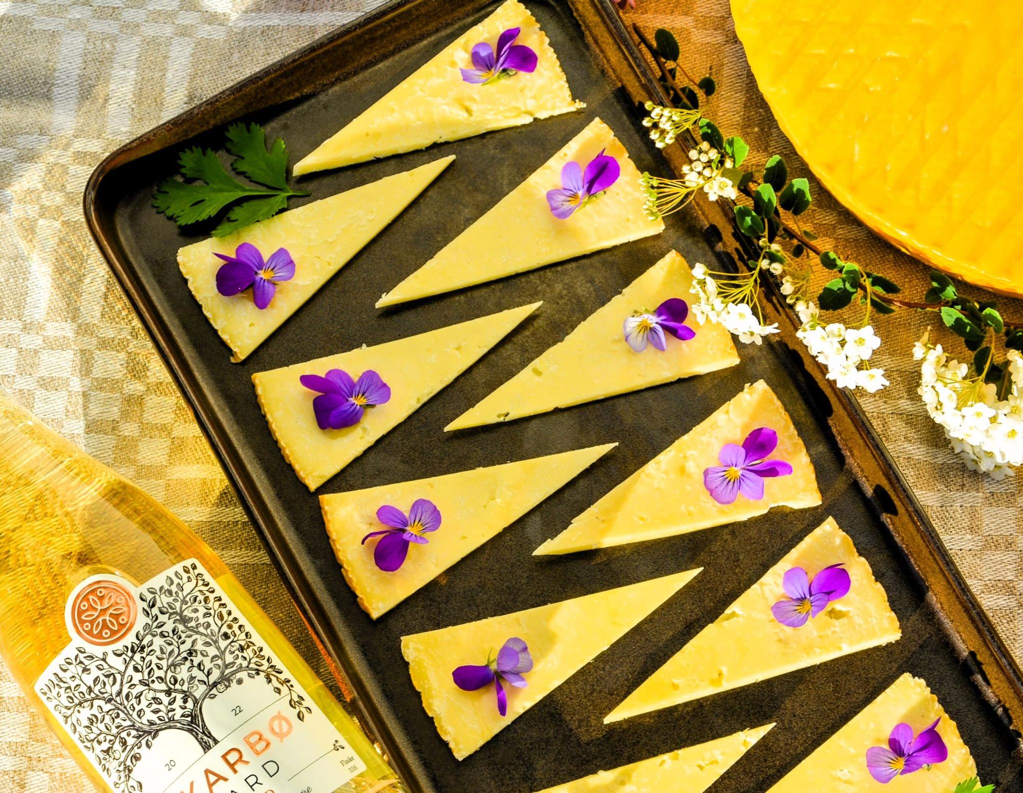 Visit the cheese- and cider farm Skarbø