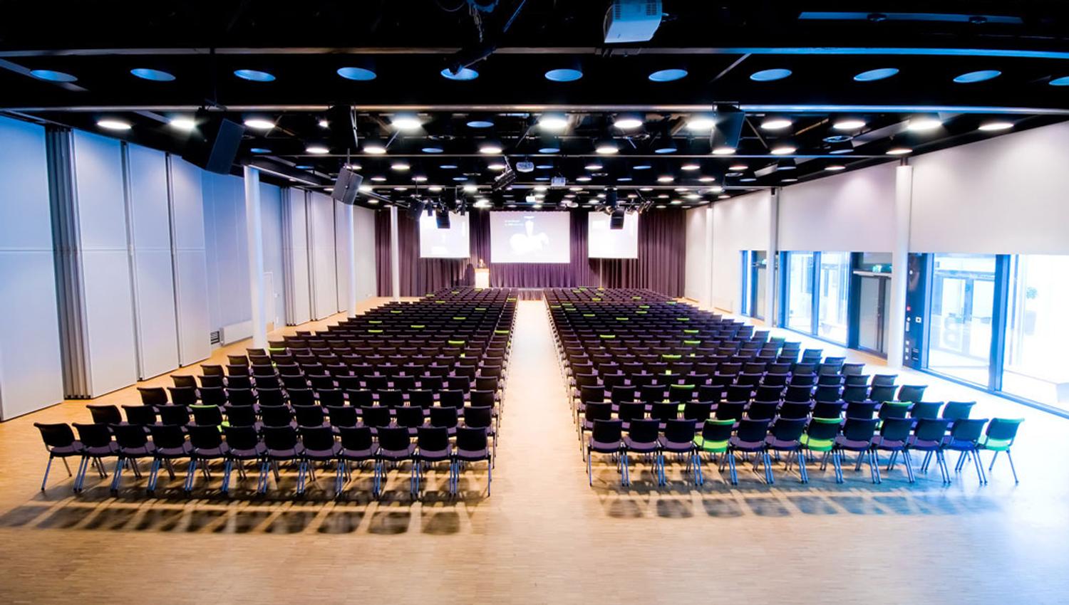 Auditorium with a large capacity.