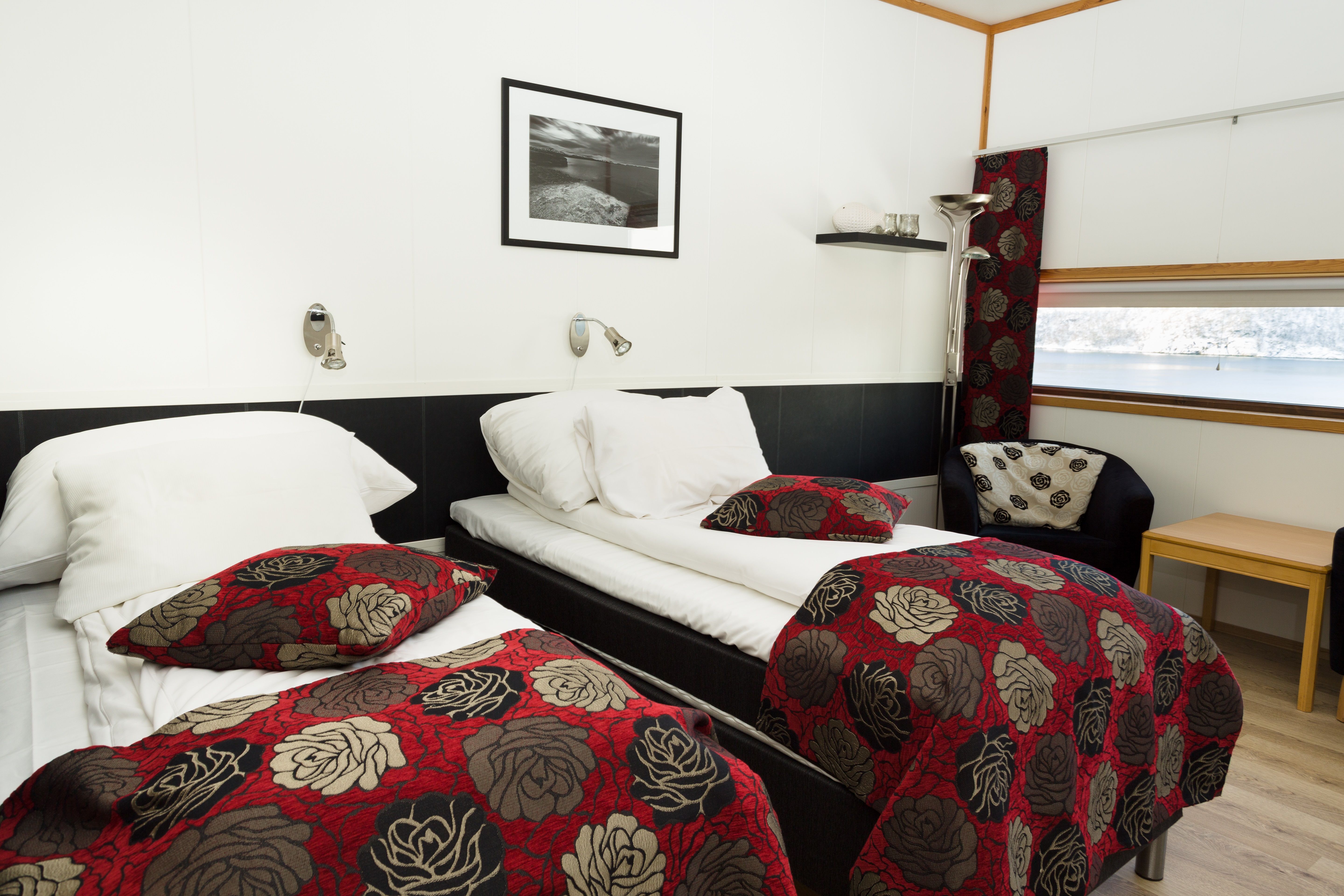 Hotel twin room 1