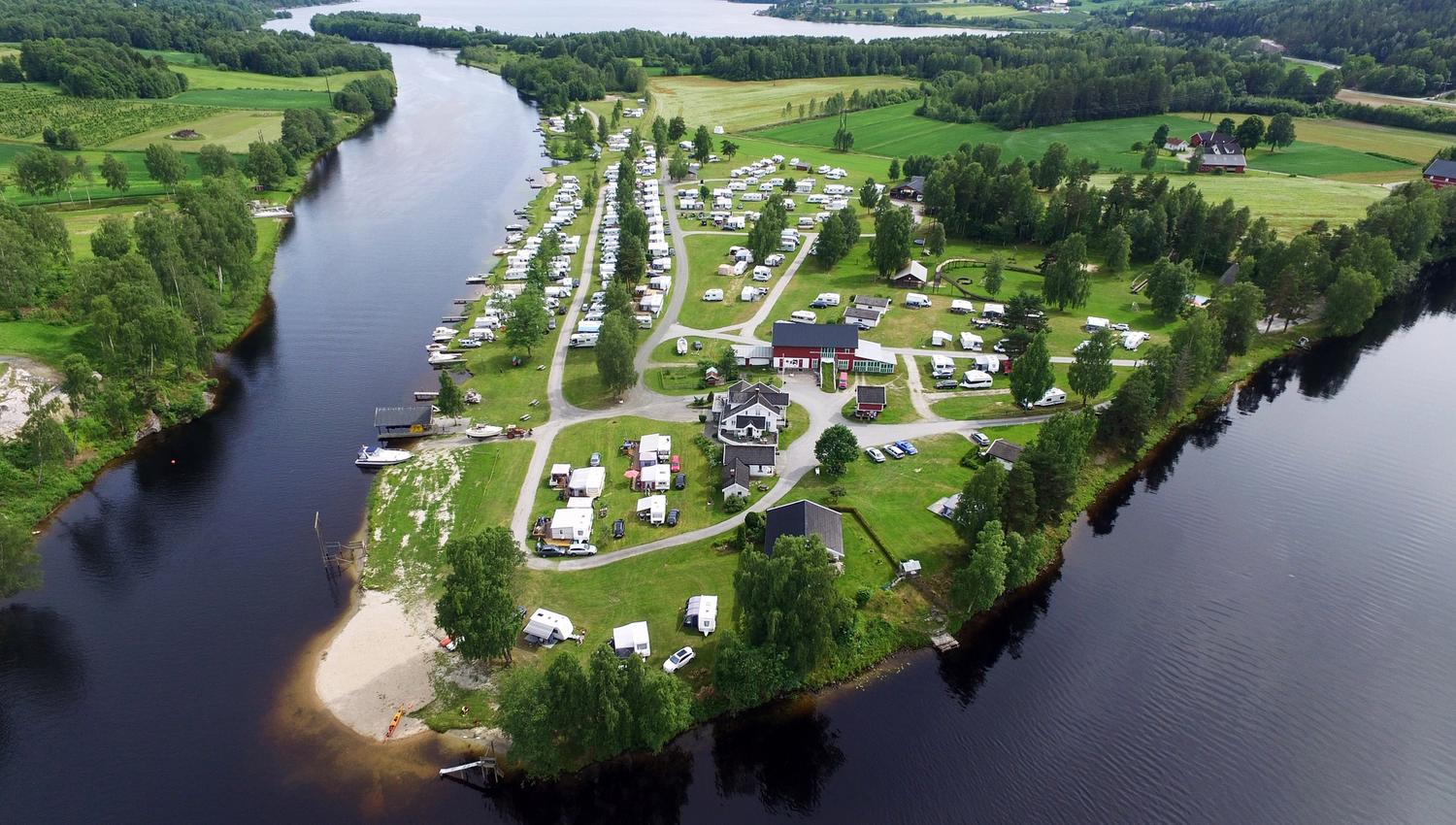 Teksten camping sett fra luften