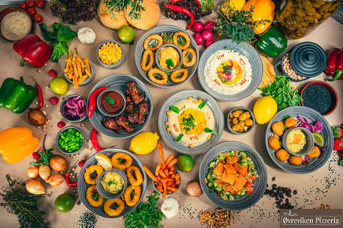 Colorful sharing plates and fresh ingredients ready to be served at Øvreviken Pizzeria.