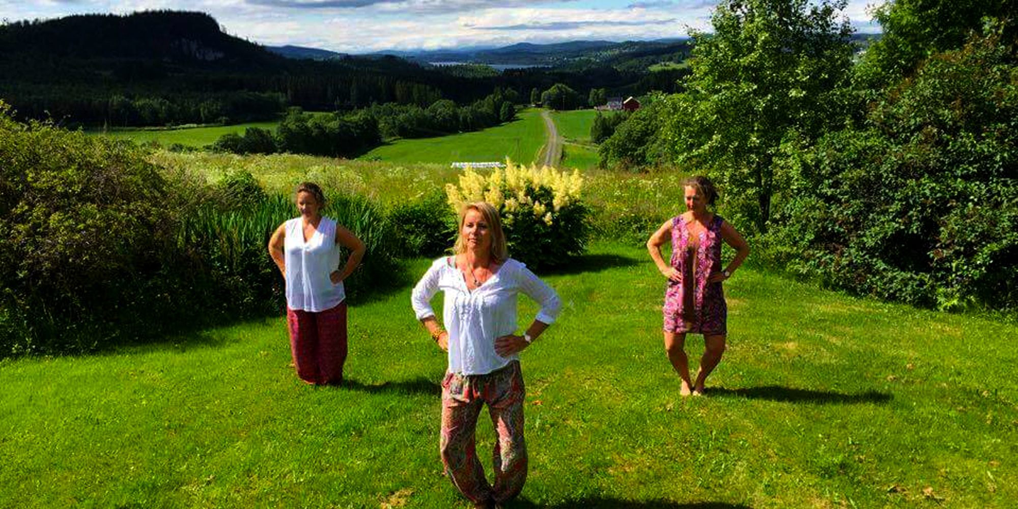 Troset in Levanger Municipality: Qigong in the garden Troset i Levanger Kommune: Qigong i hagen