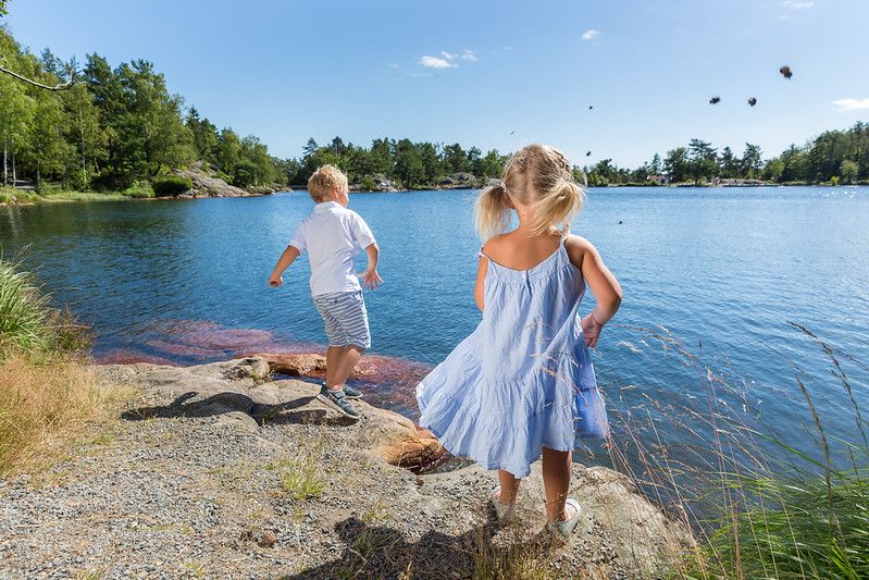 Barna leker i Barneheia