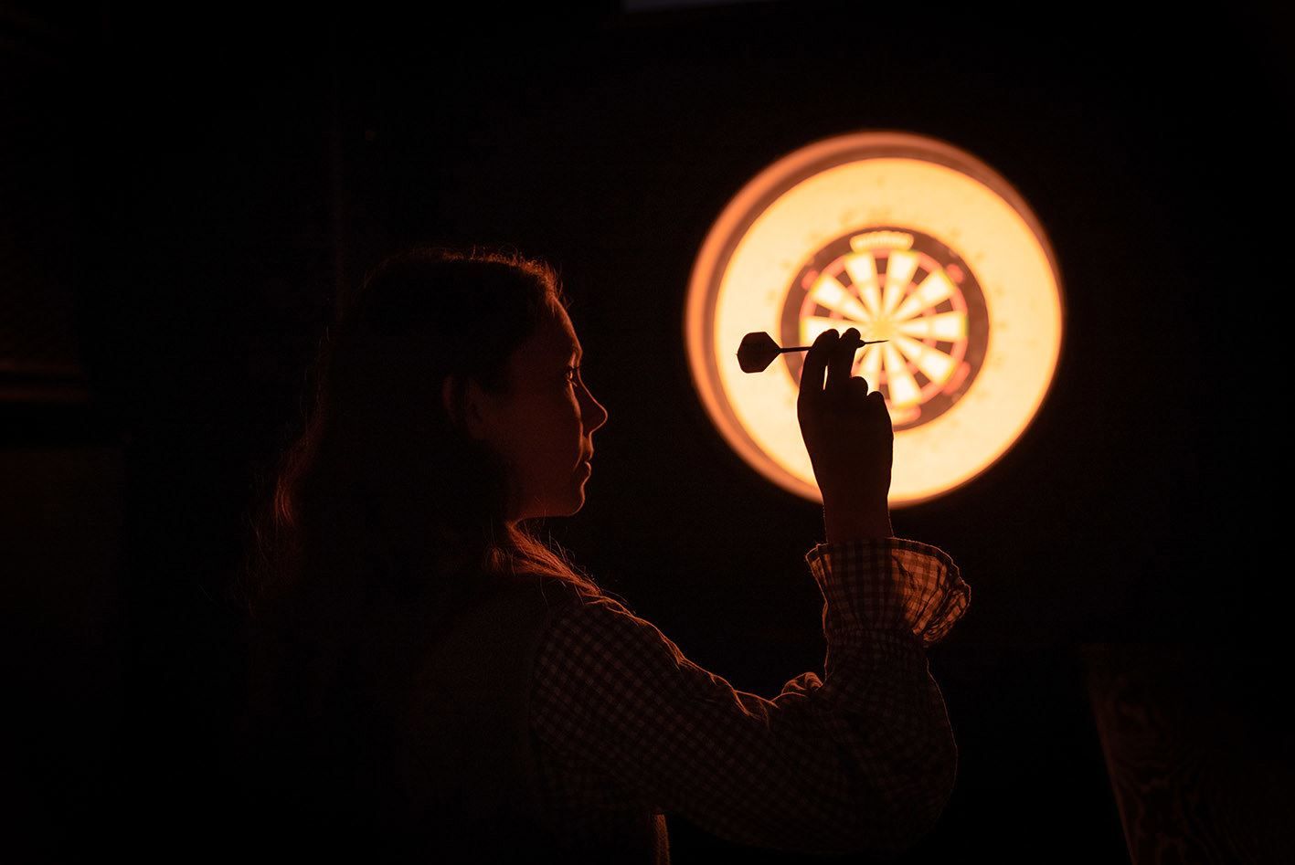 Guest playing darts at EPIC Tromsø.