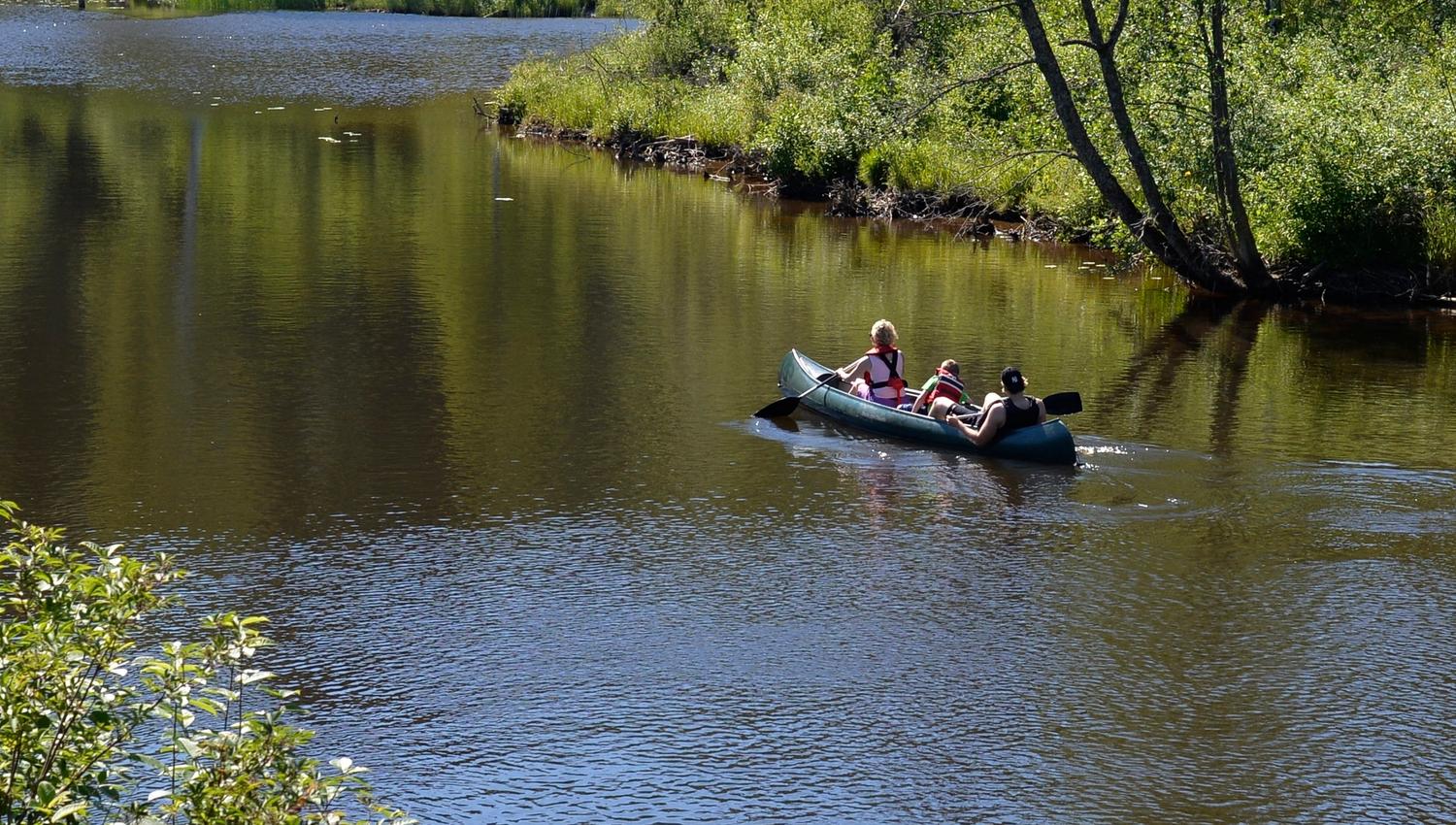 Kanopadling på vannet