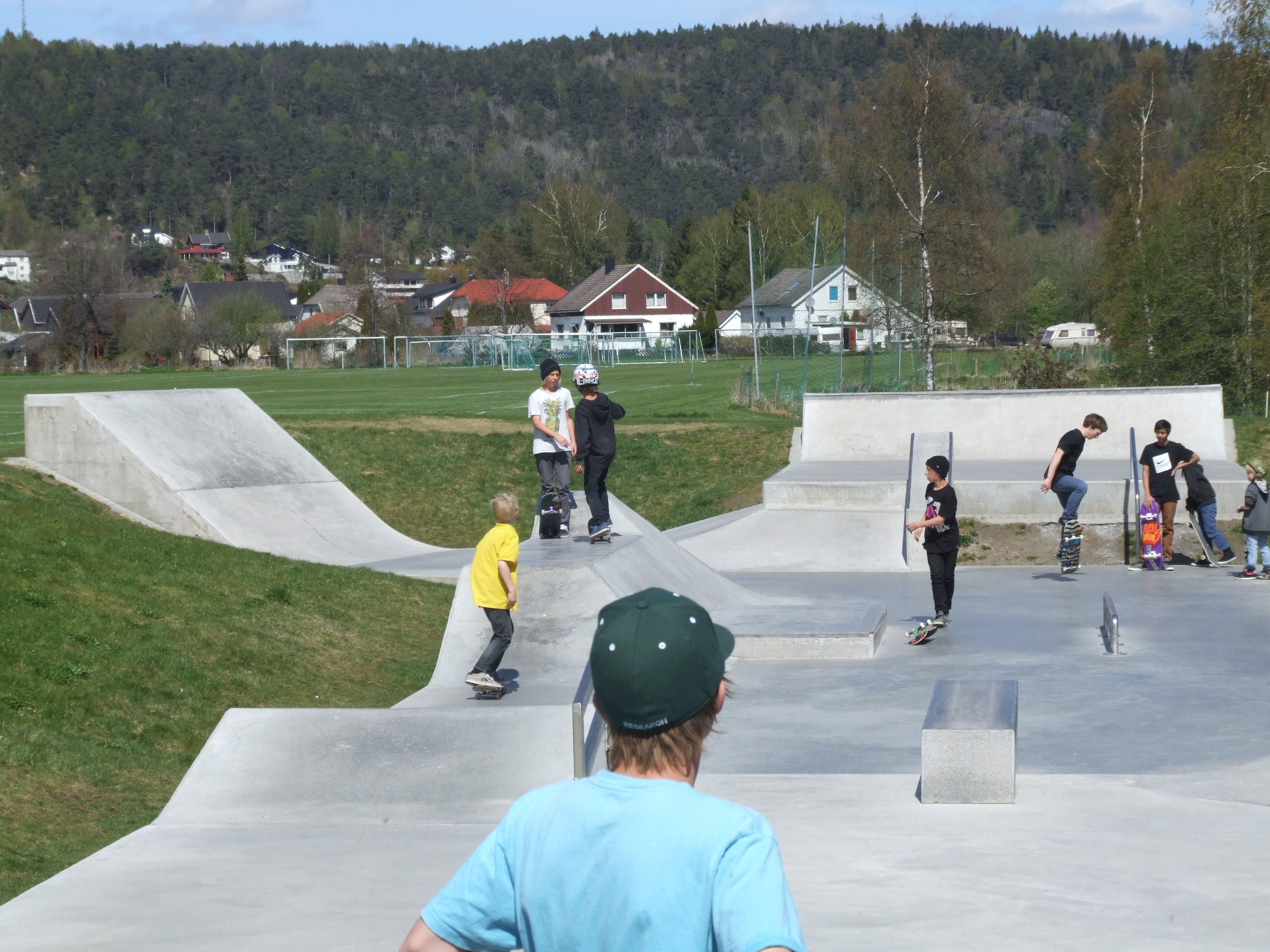 barn på Porsgrunn skatepark