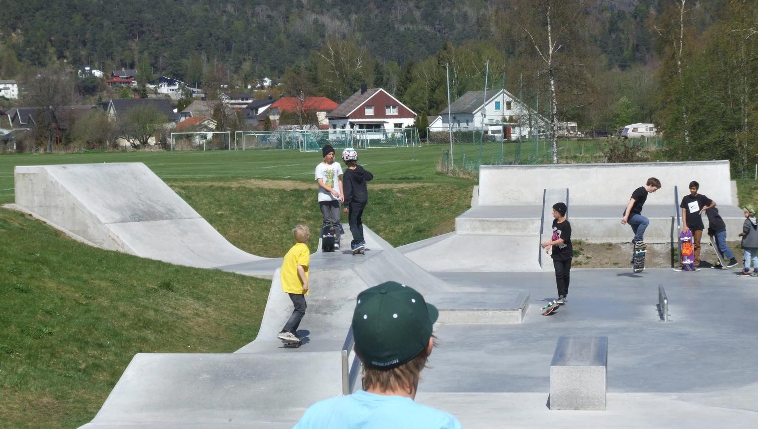 barn på Porsgrunn skatepark