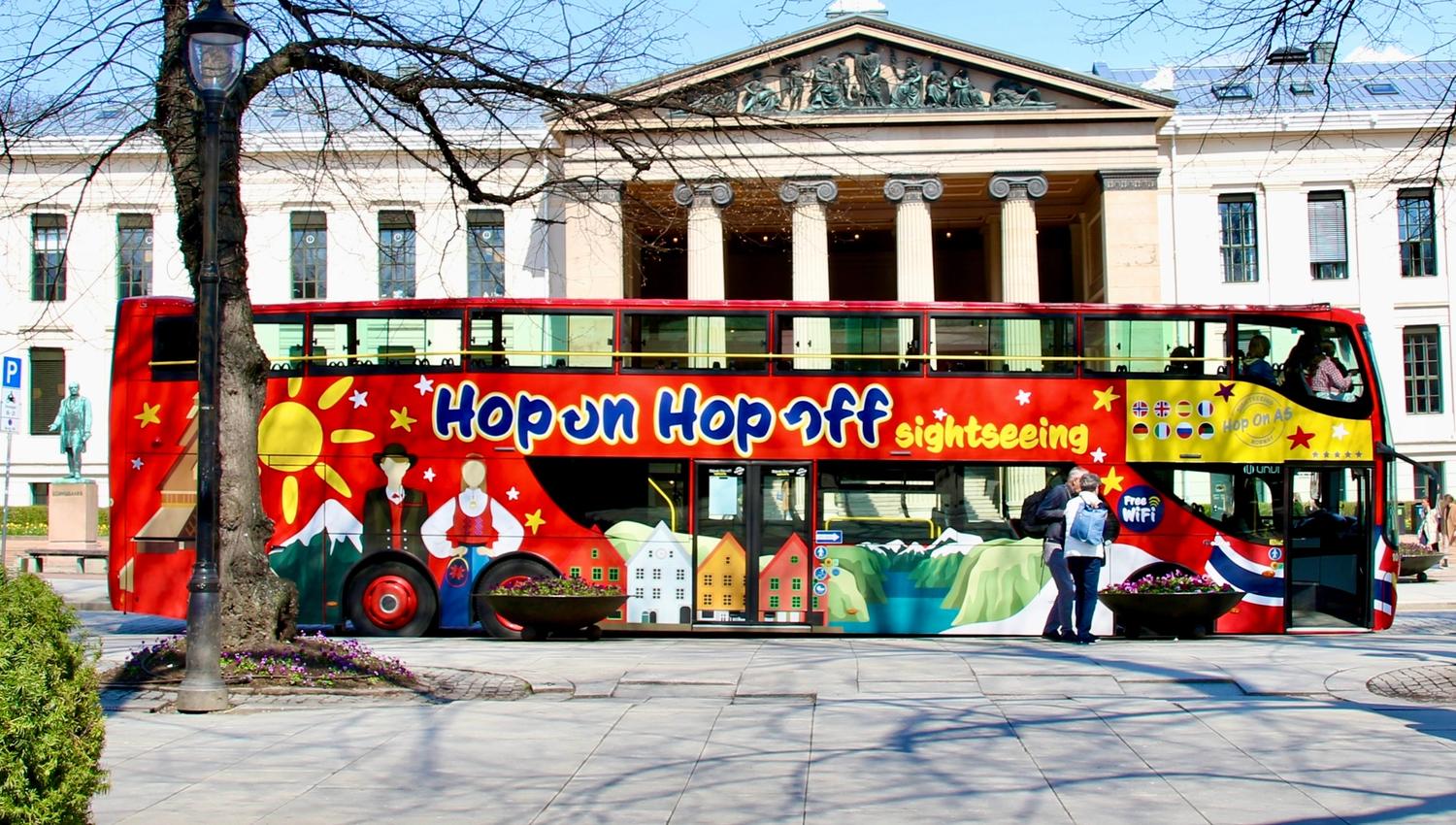 Buss foran Universitetsplassen