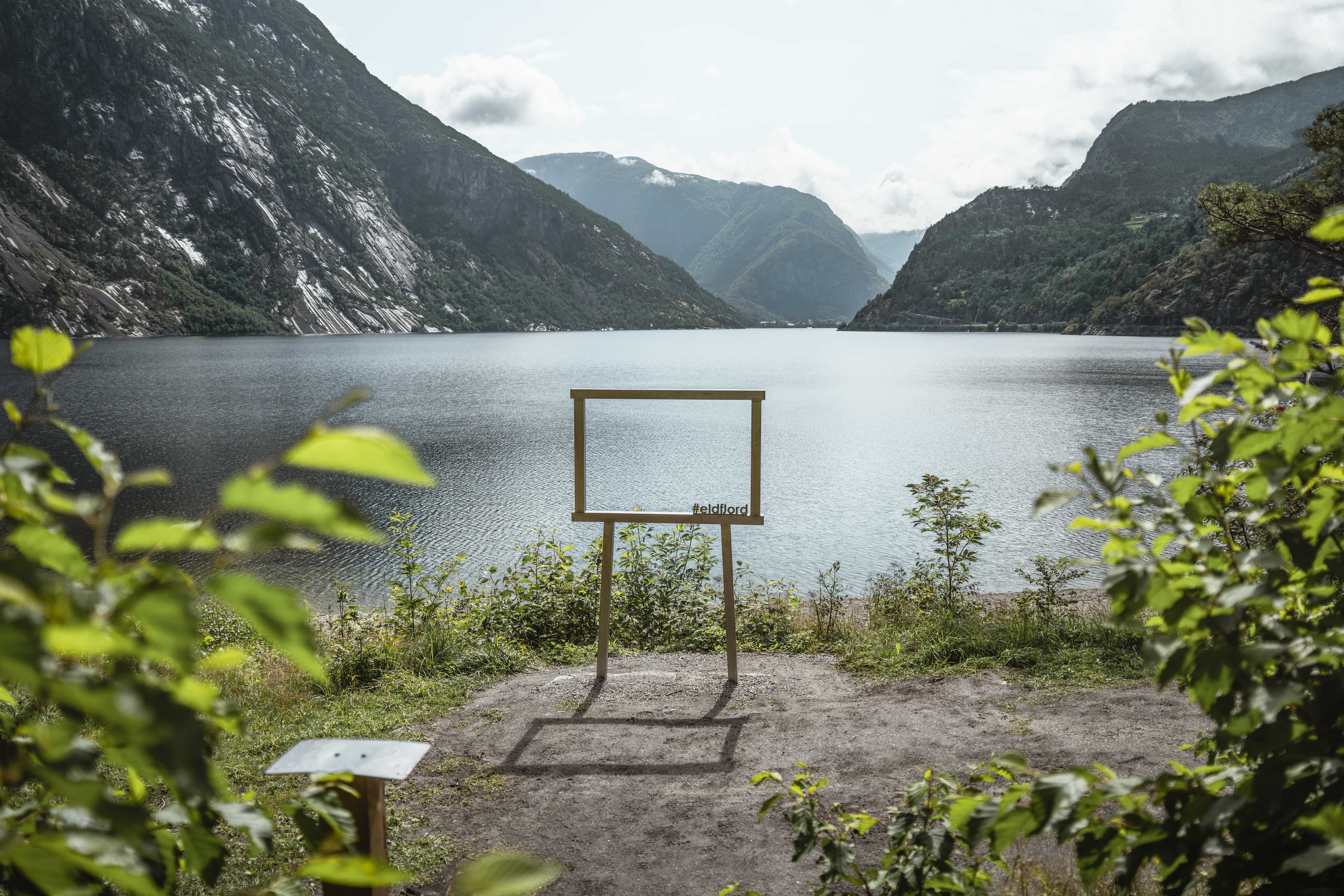An "Eidfjord frame" by the Eidfjord lake.