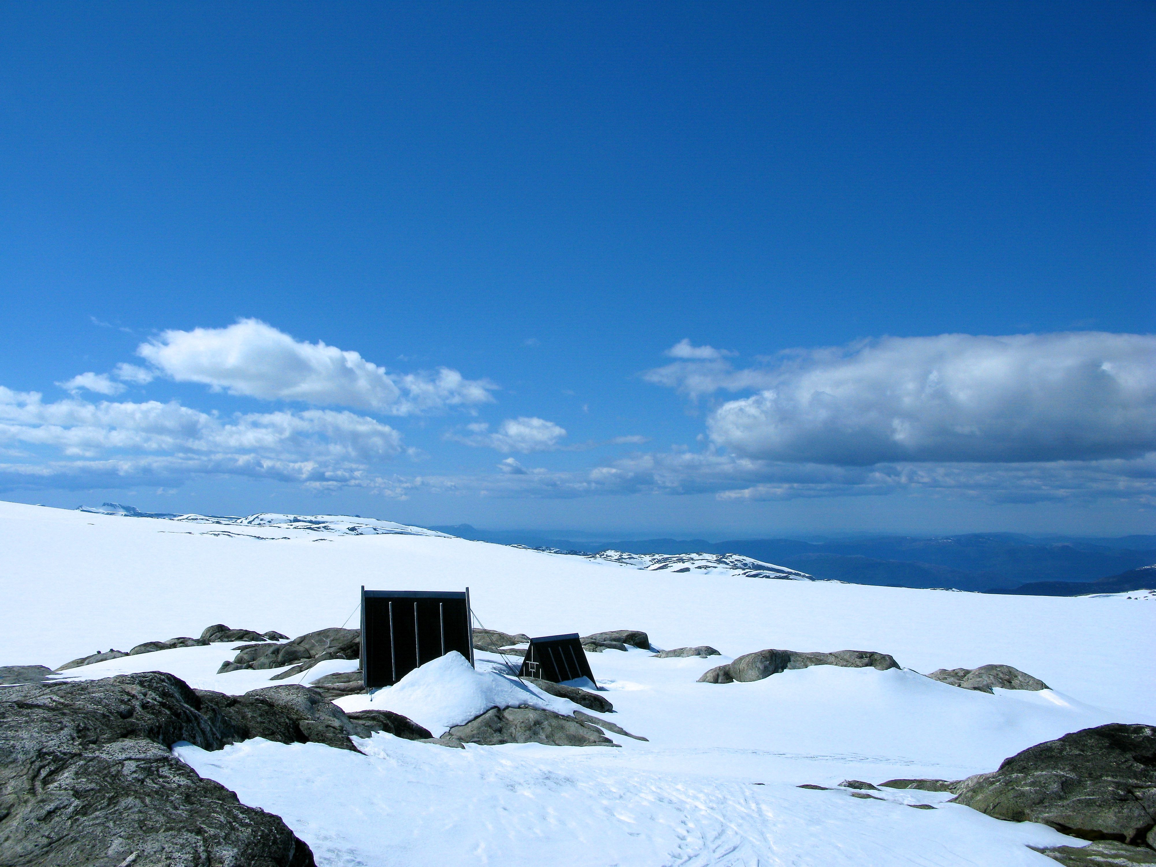 Endless views across snowy mountain plains near Holmaskjer in Hardanger.
