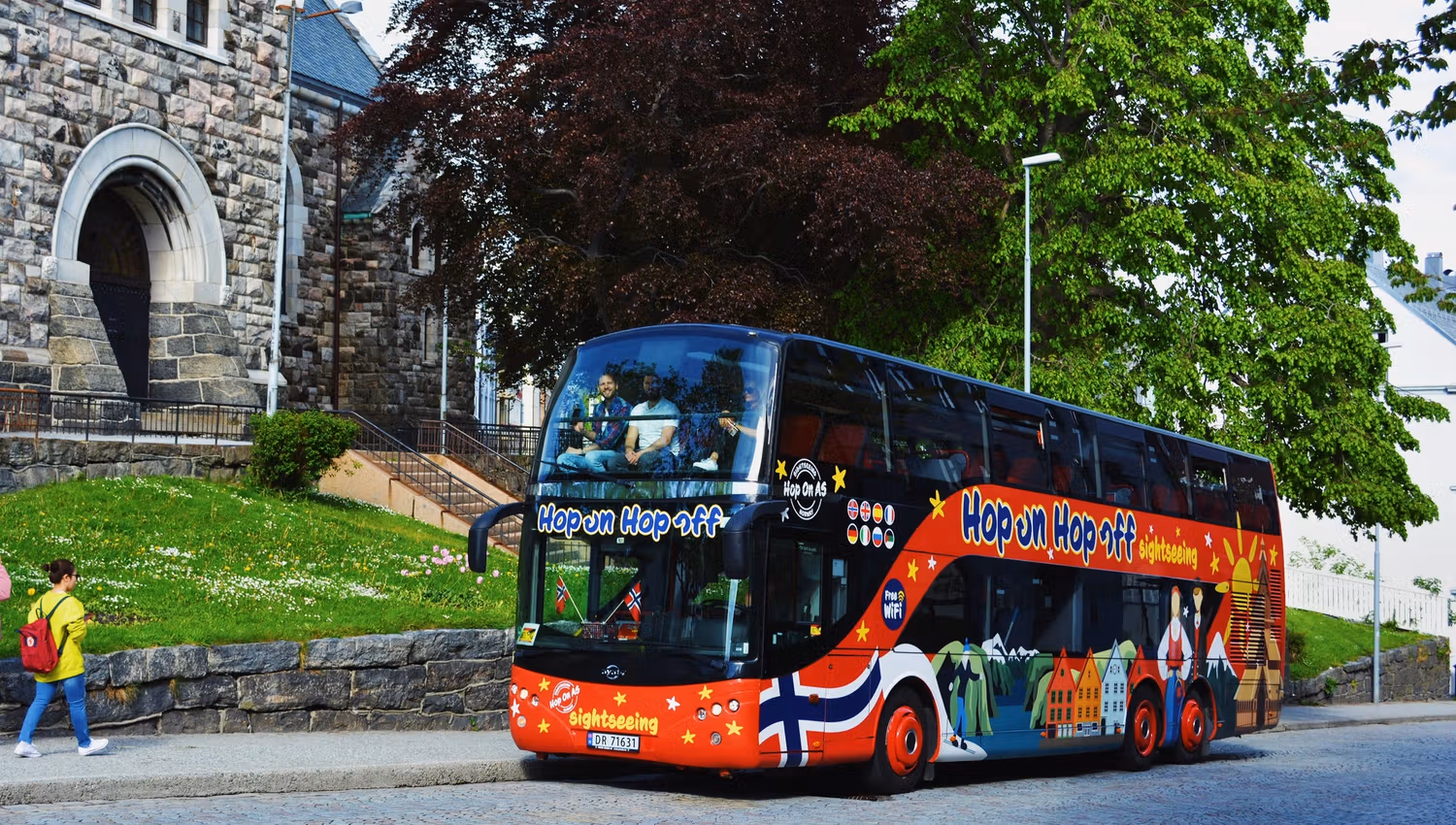 Buss ved Ålesund kirke