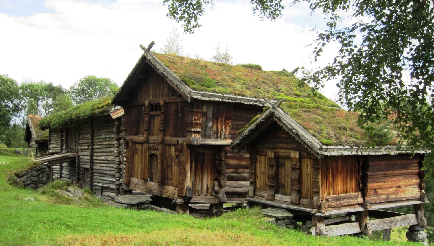 Gamle hus på Grimdalstunet i Skafså.