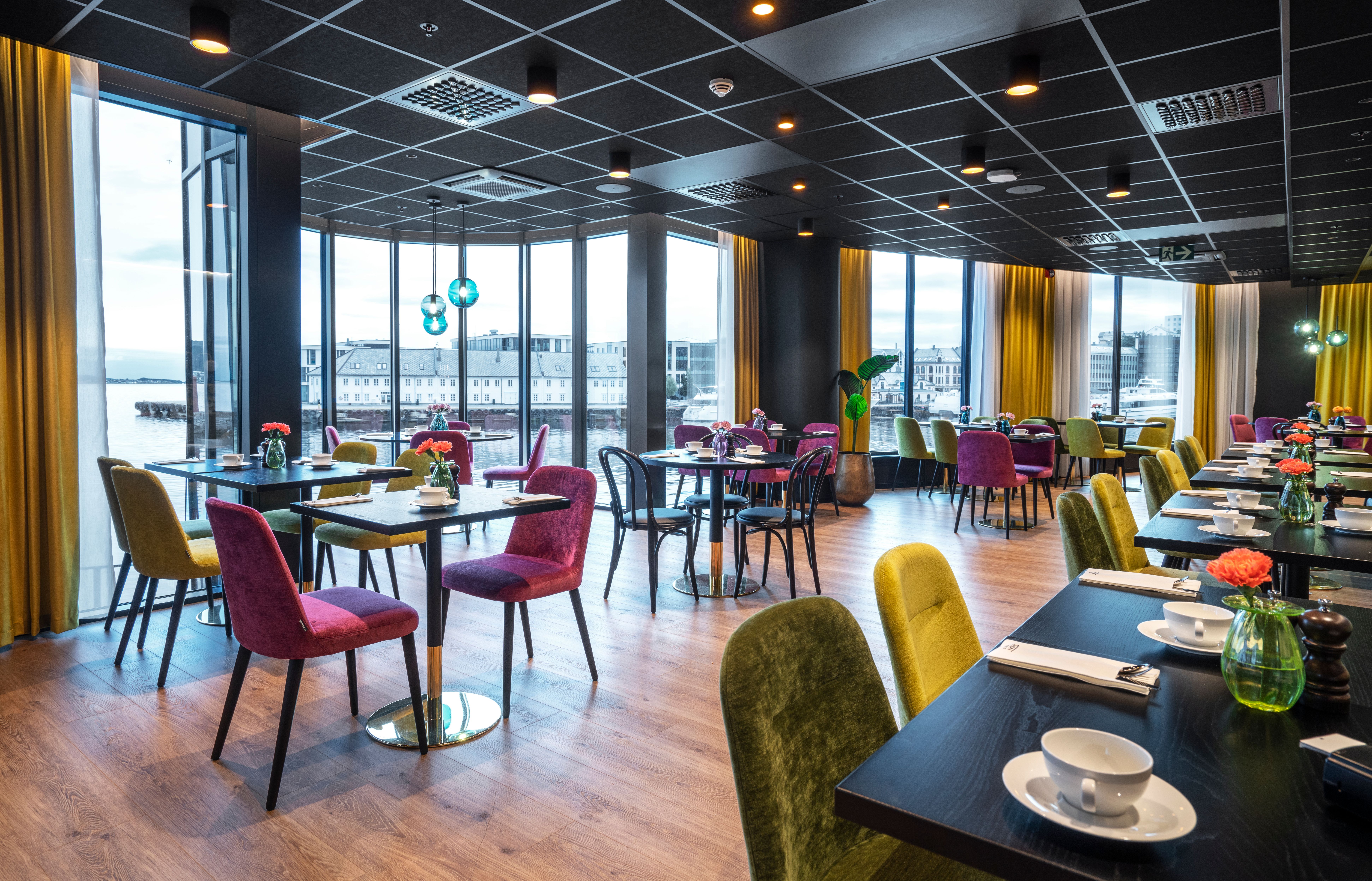 Nyt god mat og utsikt i Restaurant Brasseriet 