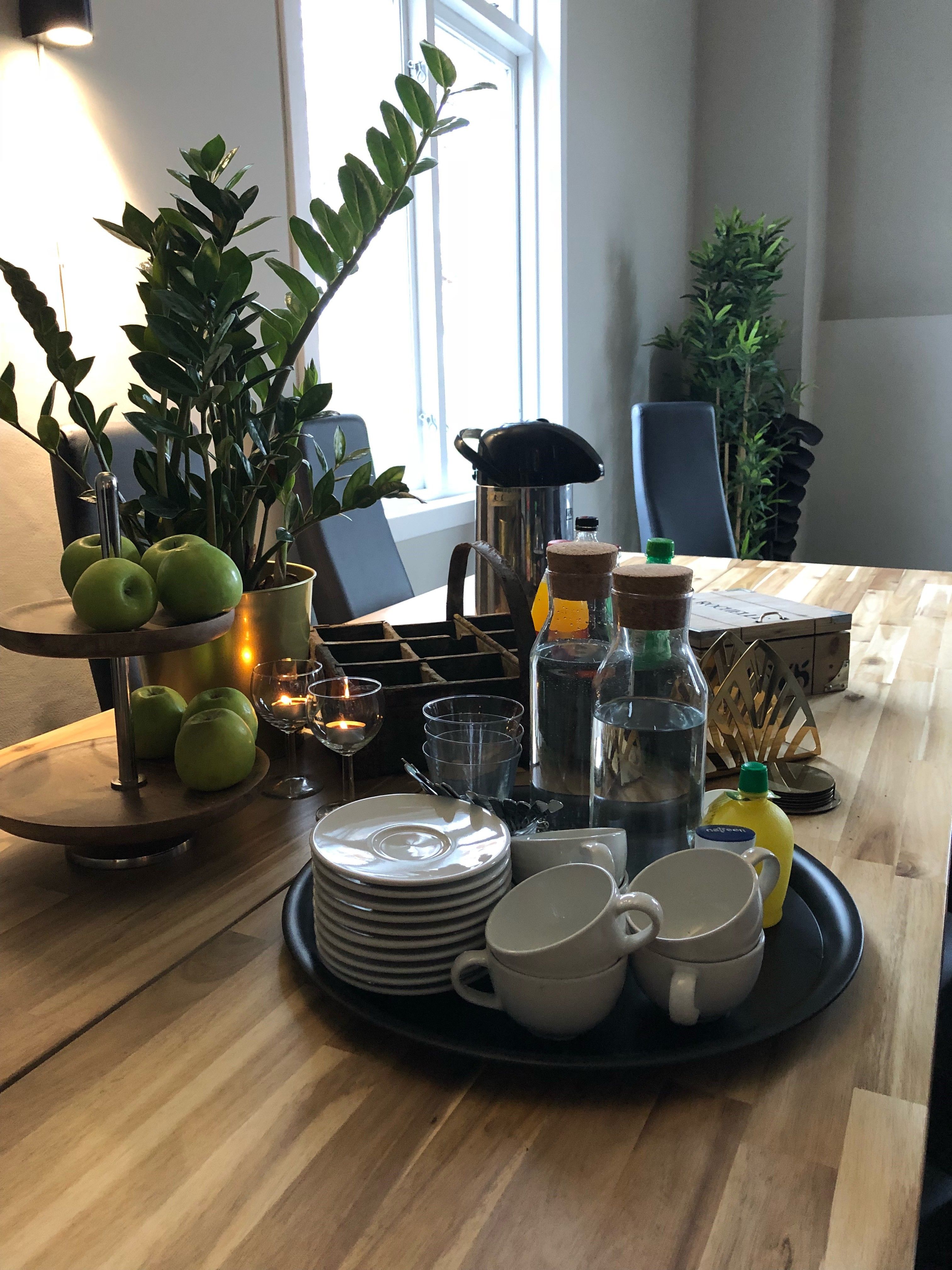 Frukt og kaffe på bordet