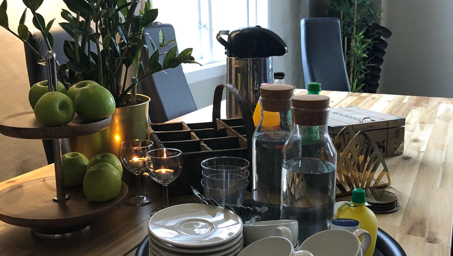 Frukt og kaffe på bordet