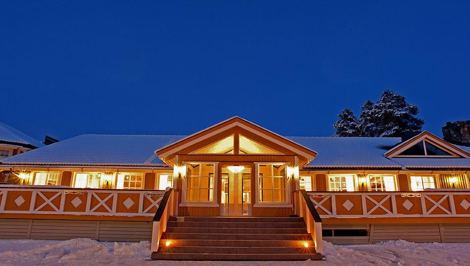Julestemning på Hafjell hotell. Vi tilbyr julebord i november og desember. Dessuten er hotellet åpent i julen.
