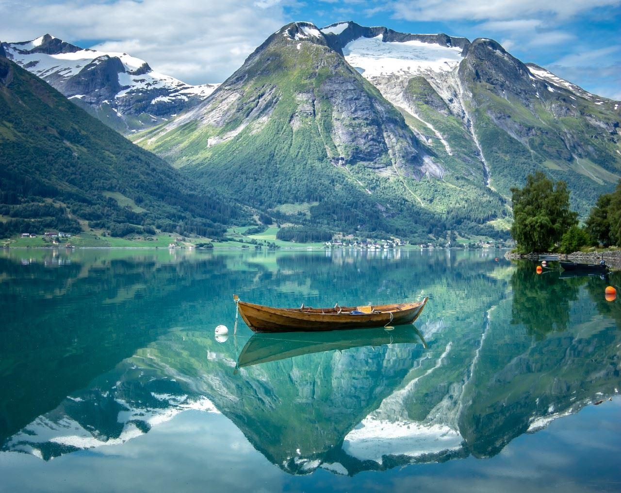 Oppstrynsvatnet Lake by Hjelle in Oppstryn.