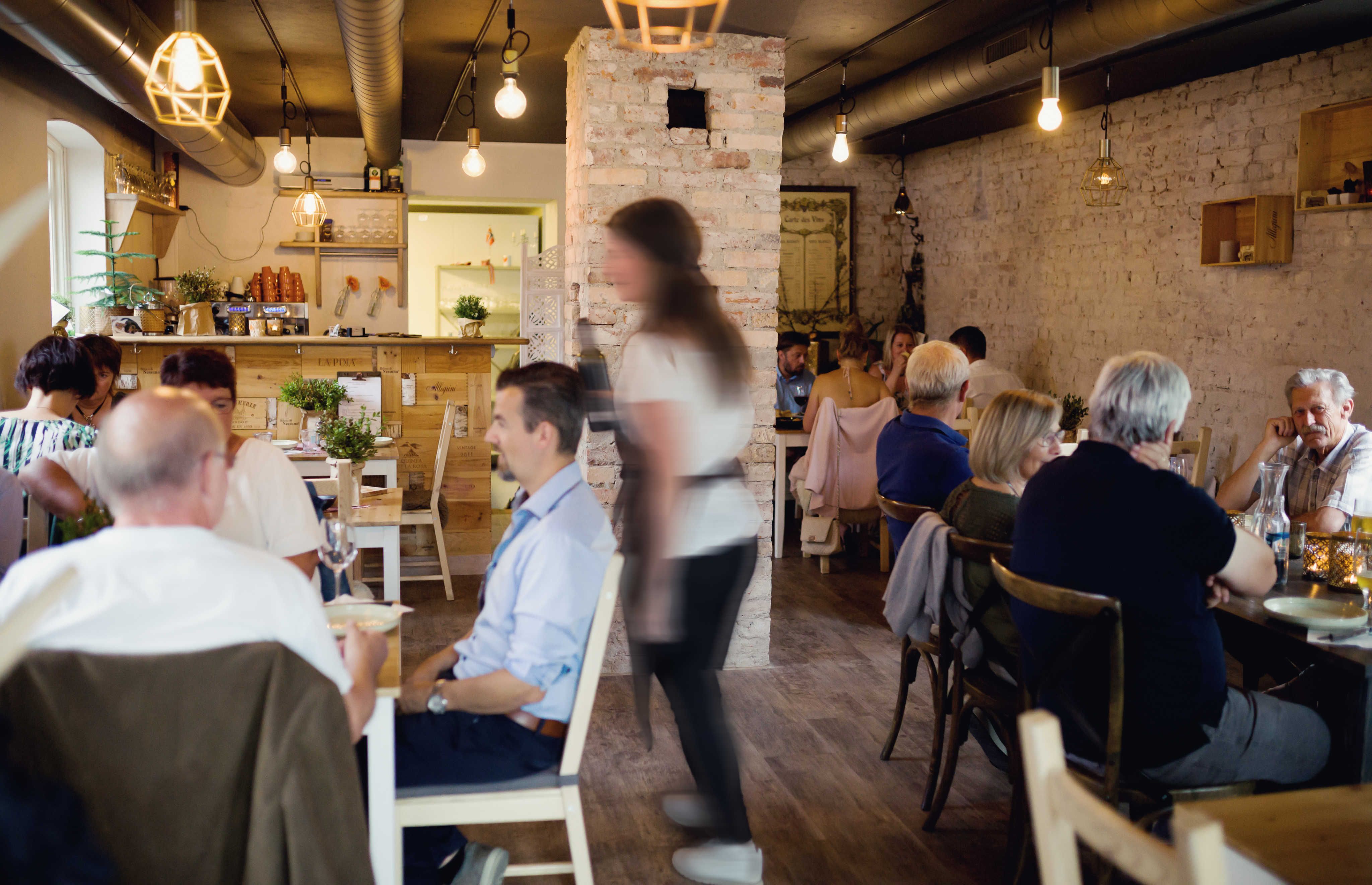 a busy cafe