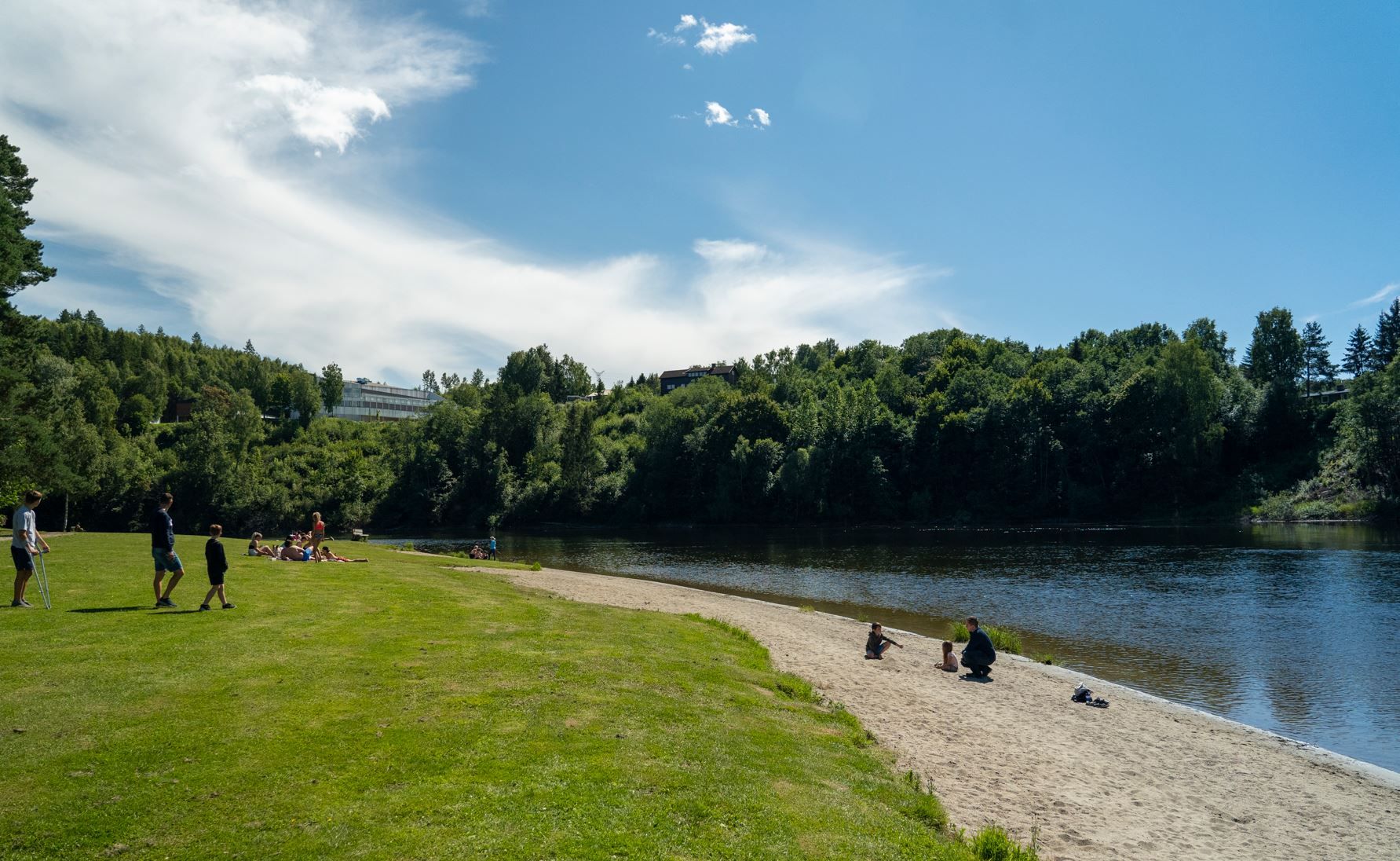 Bystrand bading i Hønefoss sentrum