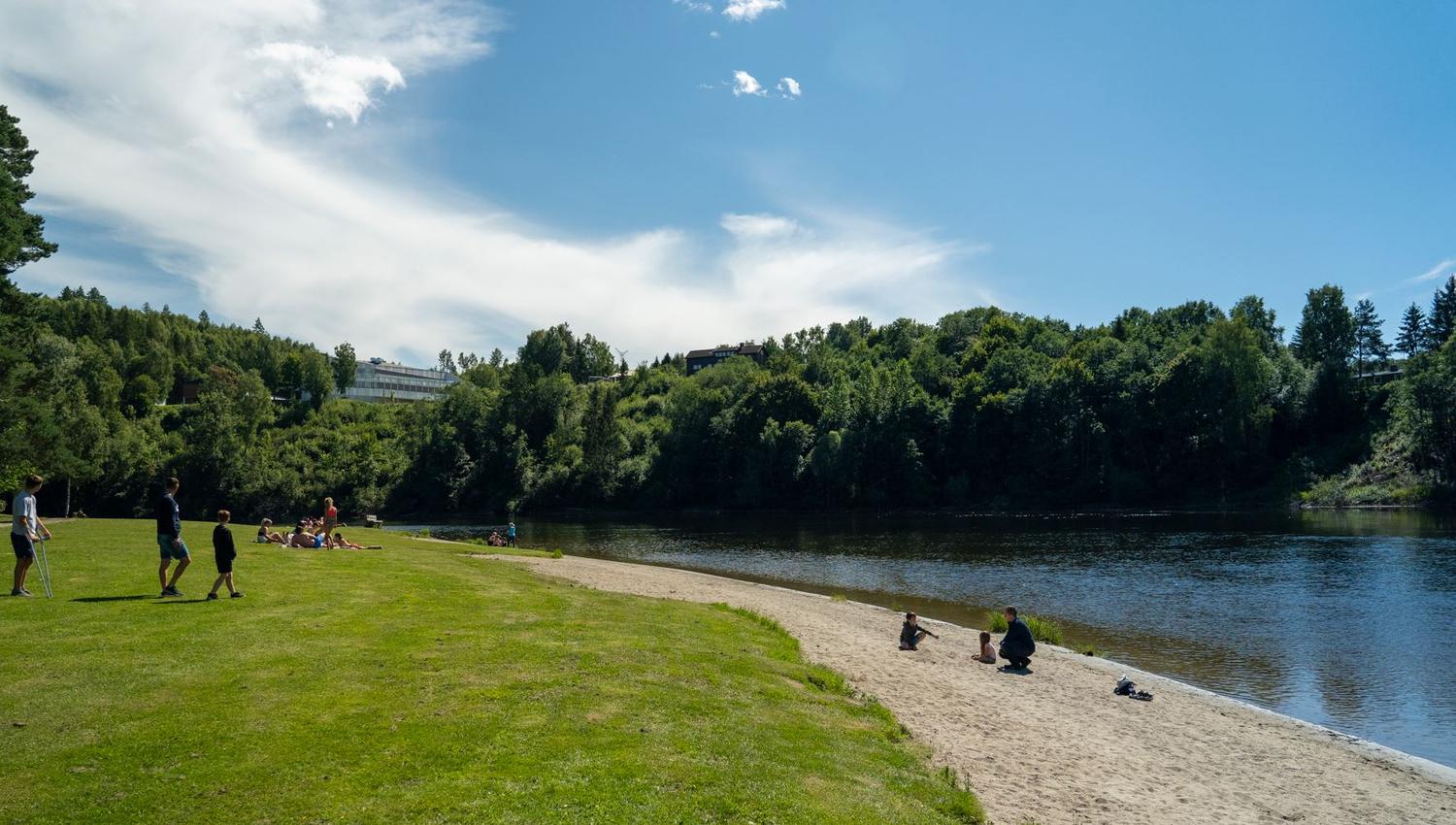 Bystrand bading i Hønefoss sentrum
