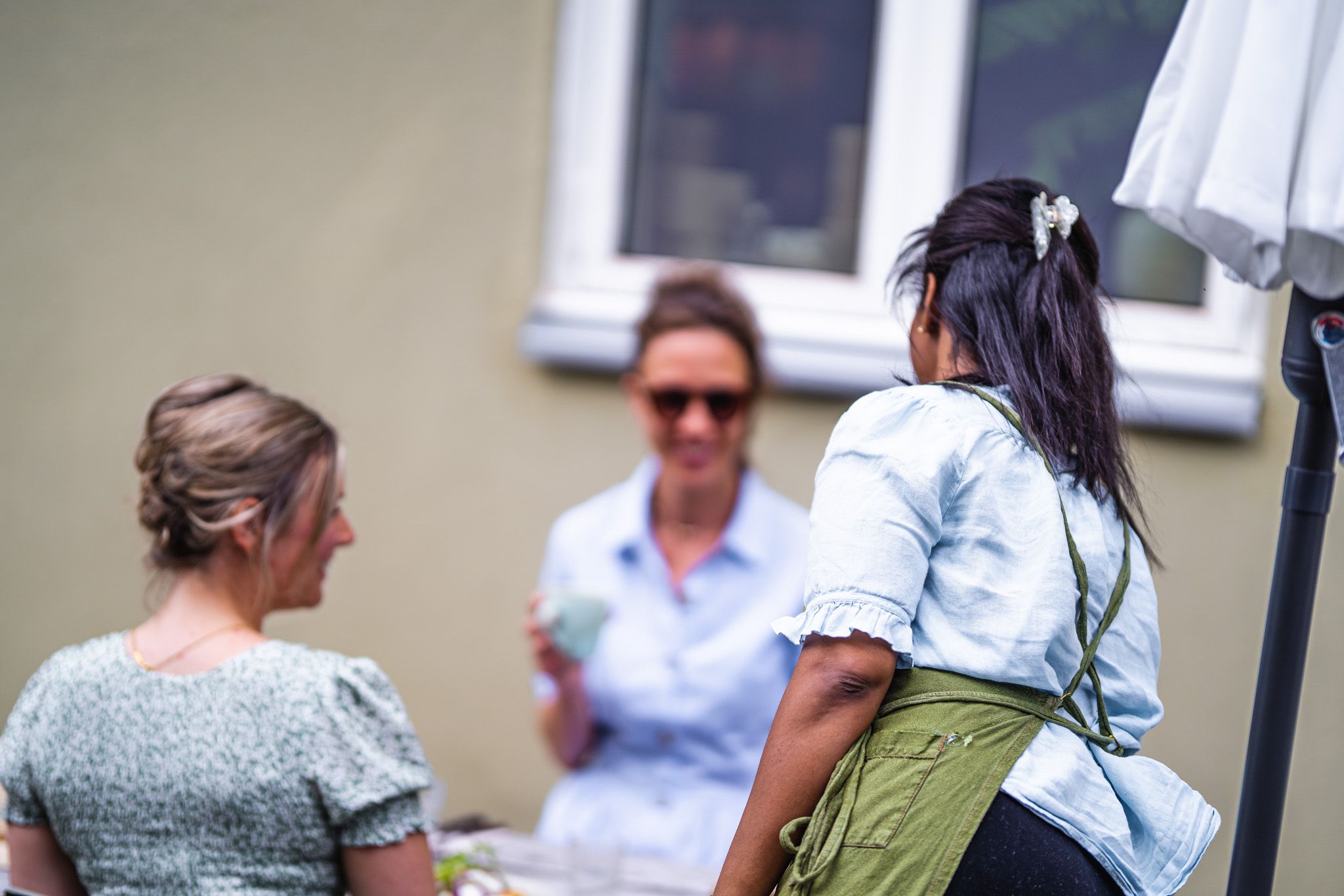guests at a cafe