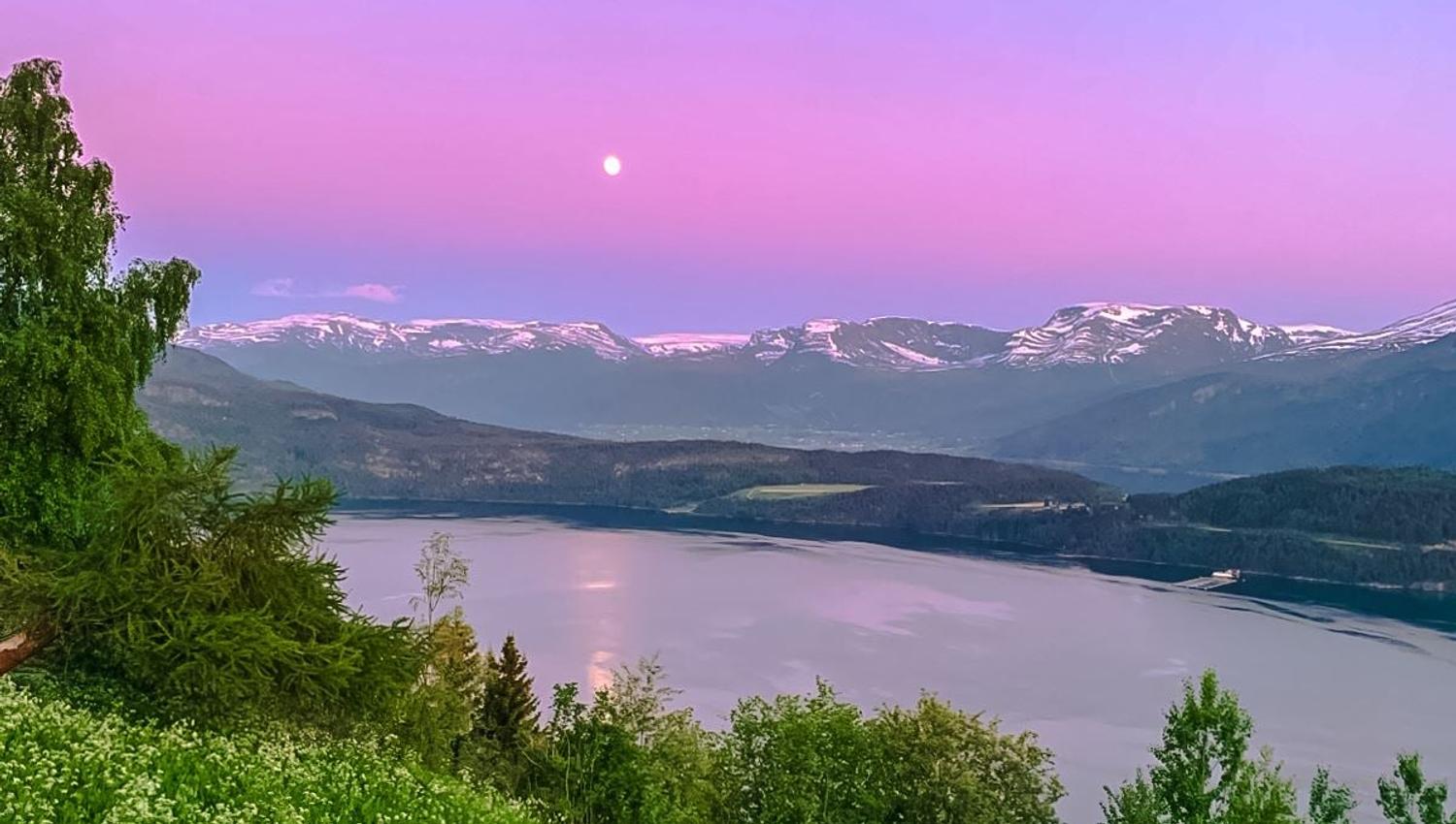 Stunning panoramic view from the Birdbox cabin at Skaara Living on Lotsberg in Nordfjord, surrounded by mountains and fjord landscape.