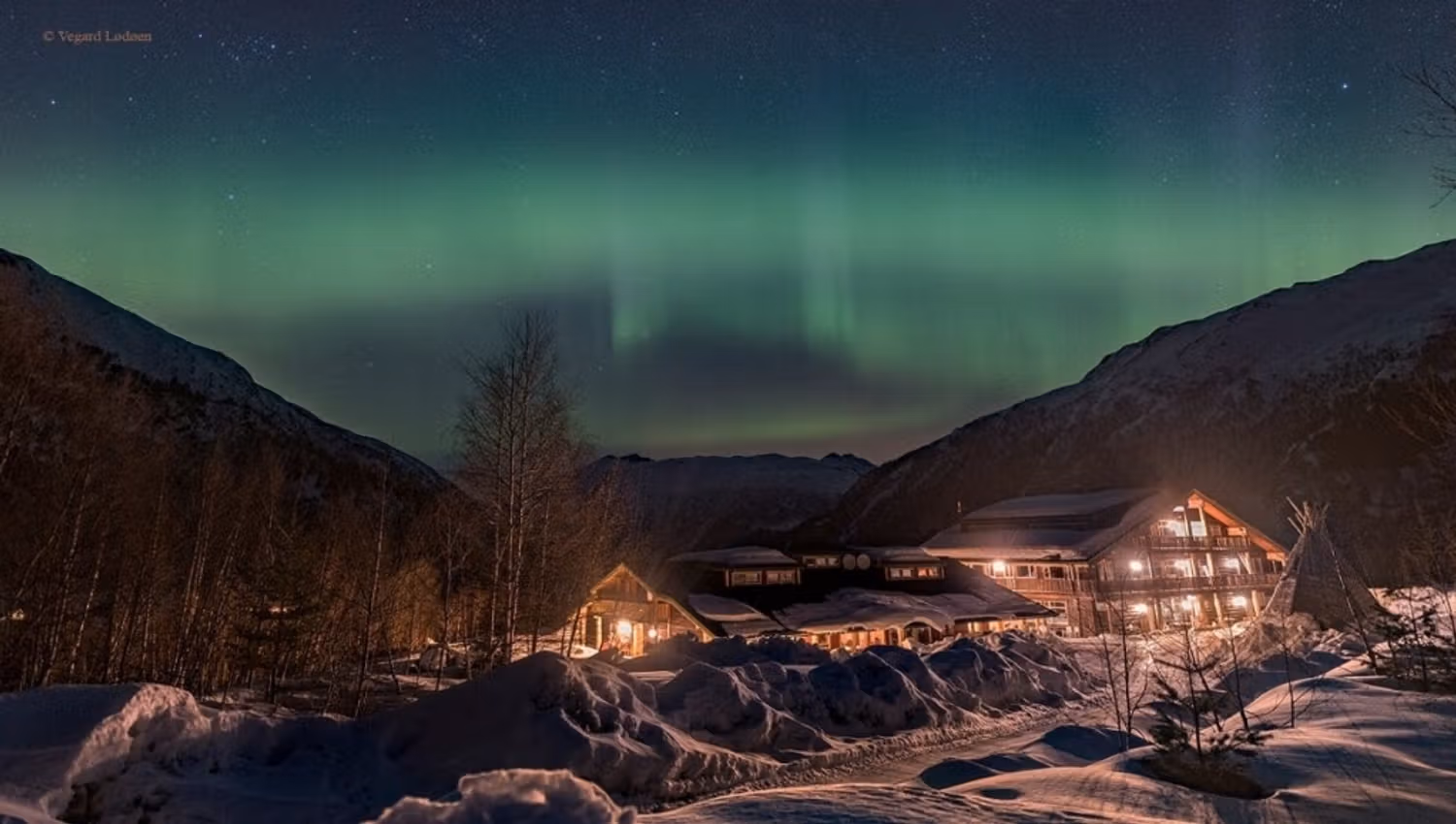 Nordlys over Blåtind