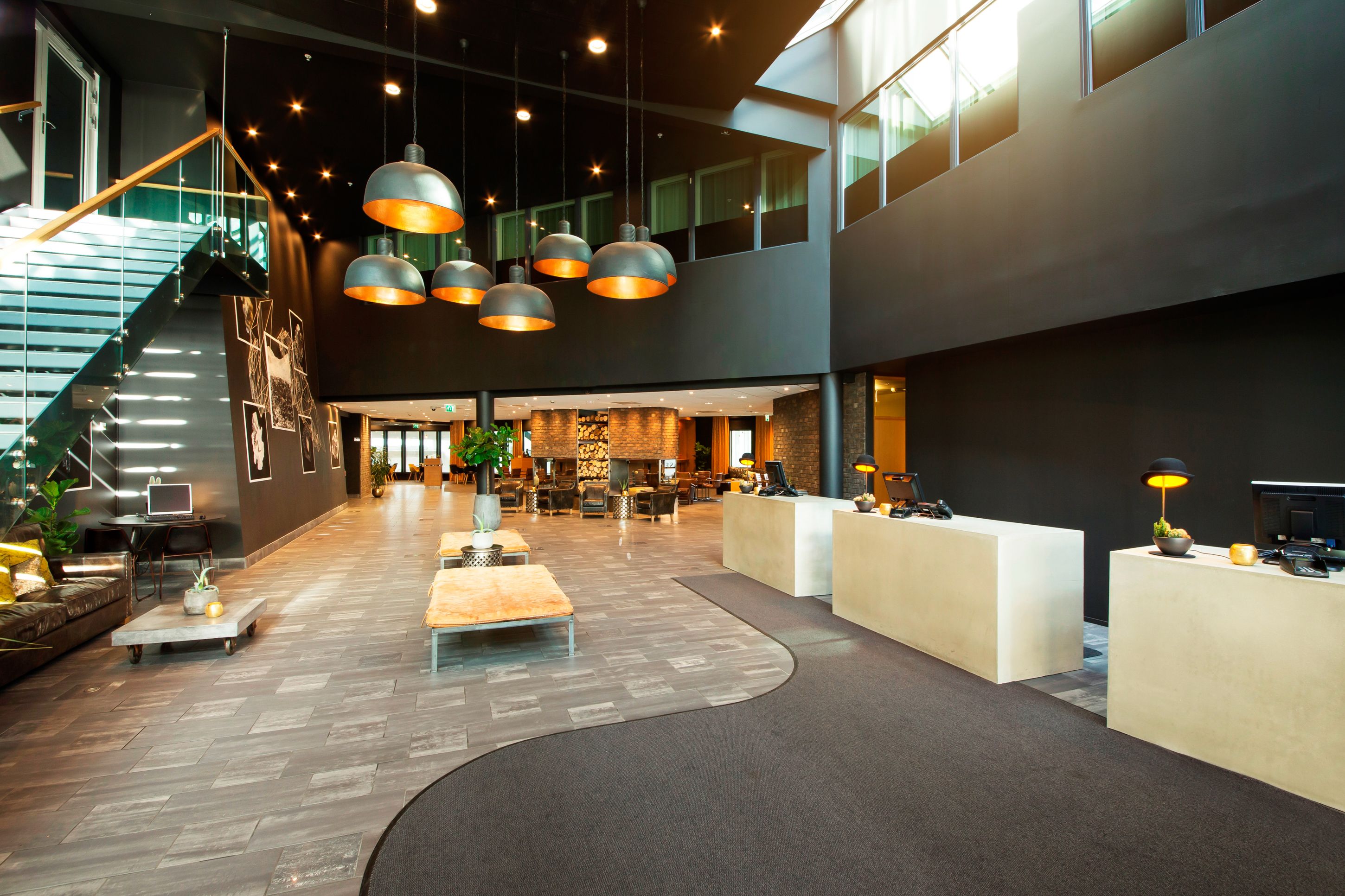 Large and spacious reception area. Photo