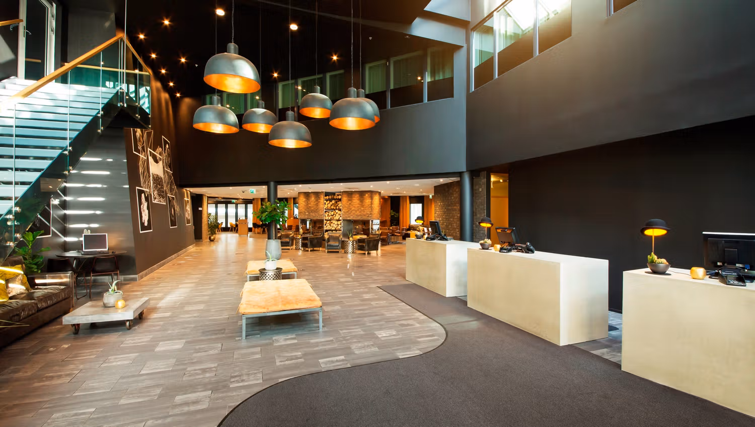 Large and spacious reception area. Photo