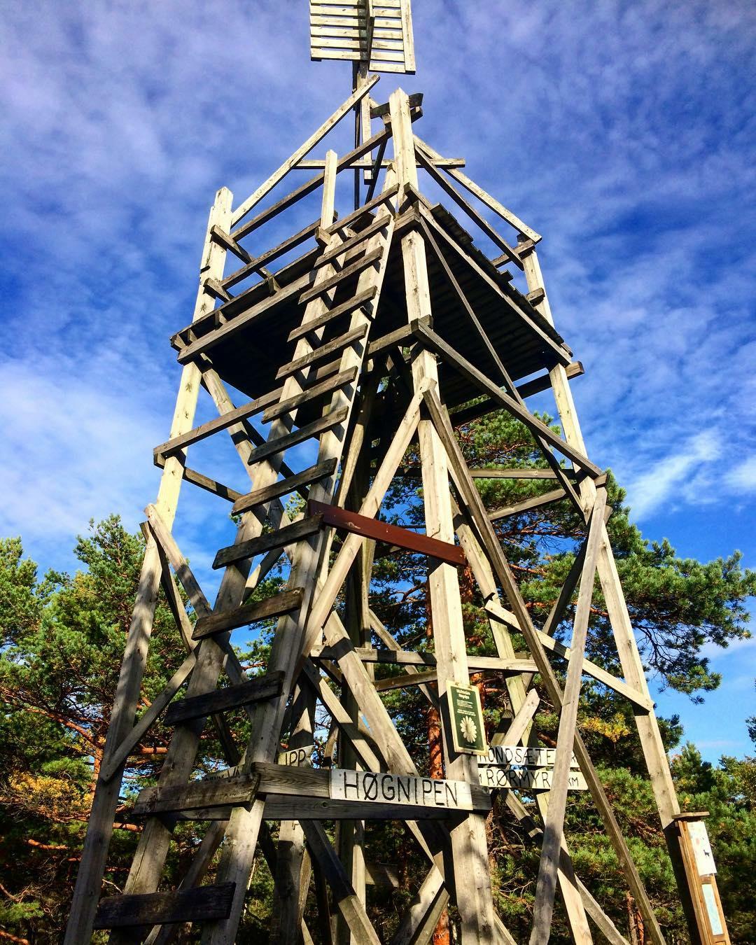 Høgnipen tower seen from below