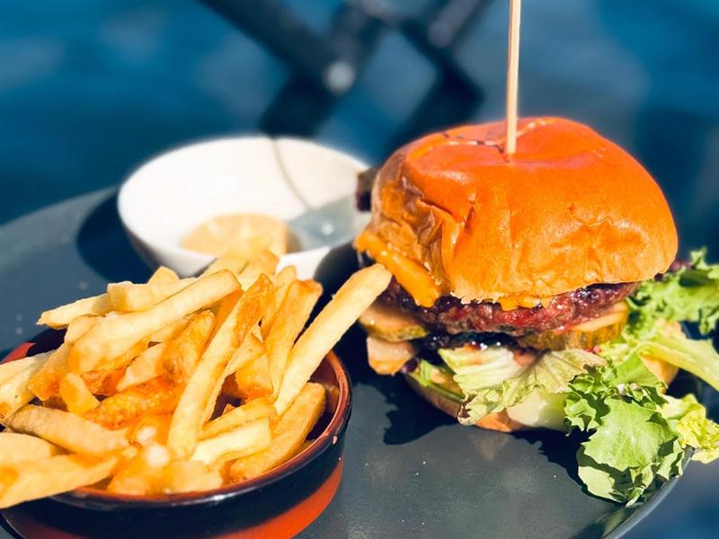 Burger & fries