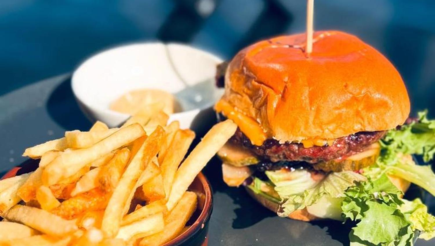 Burger & fries