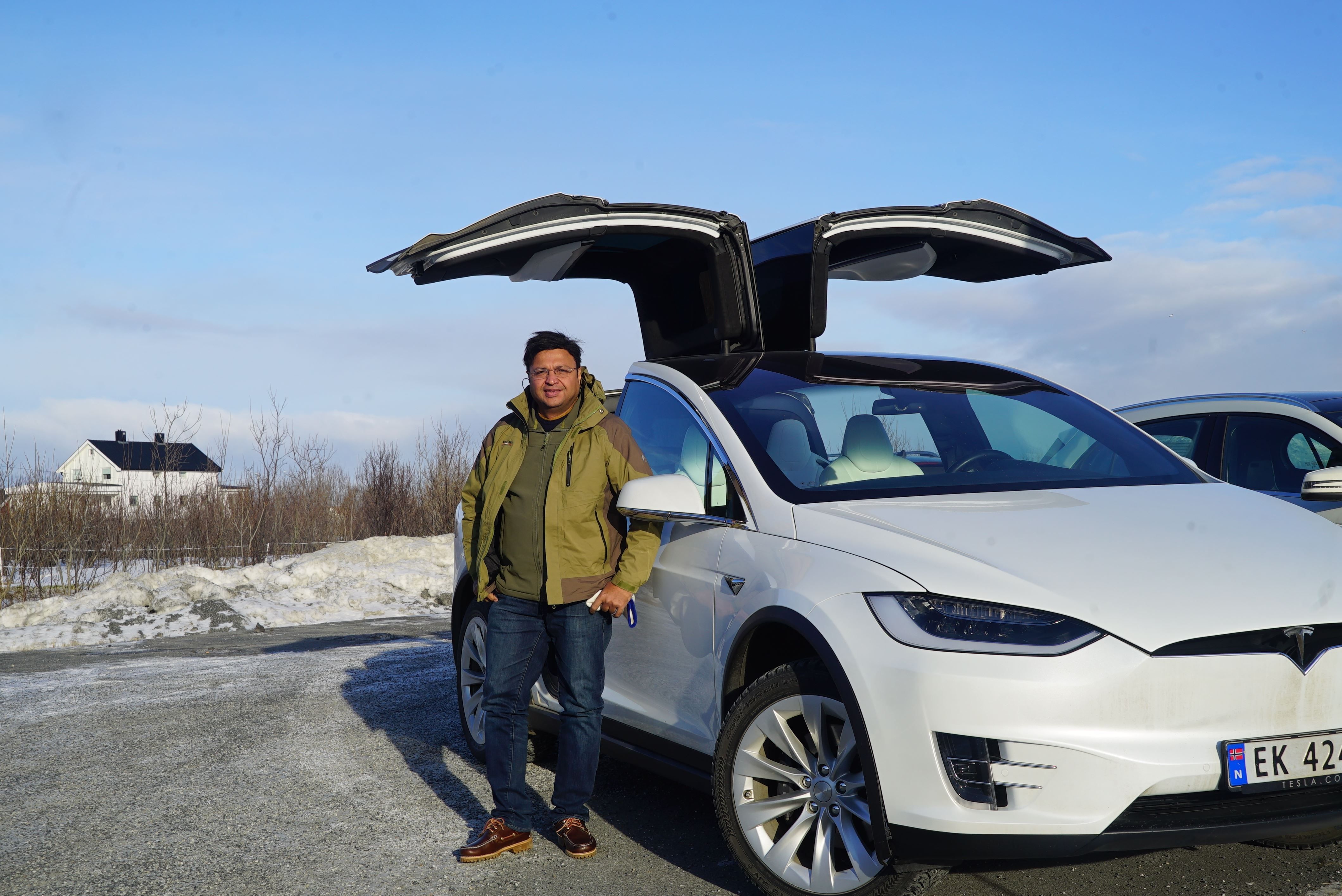 Hvit Tesla Model X