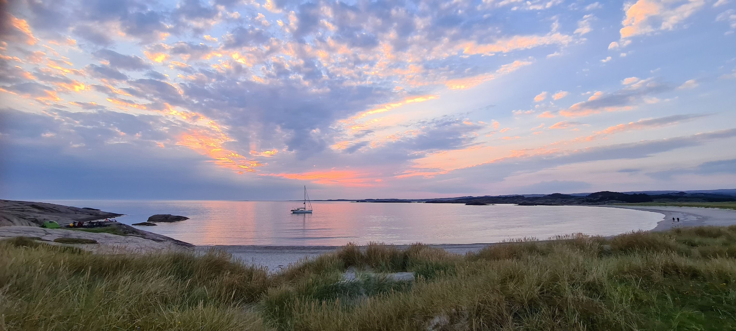 Ognabukta bay at sunset