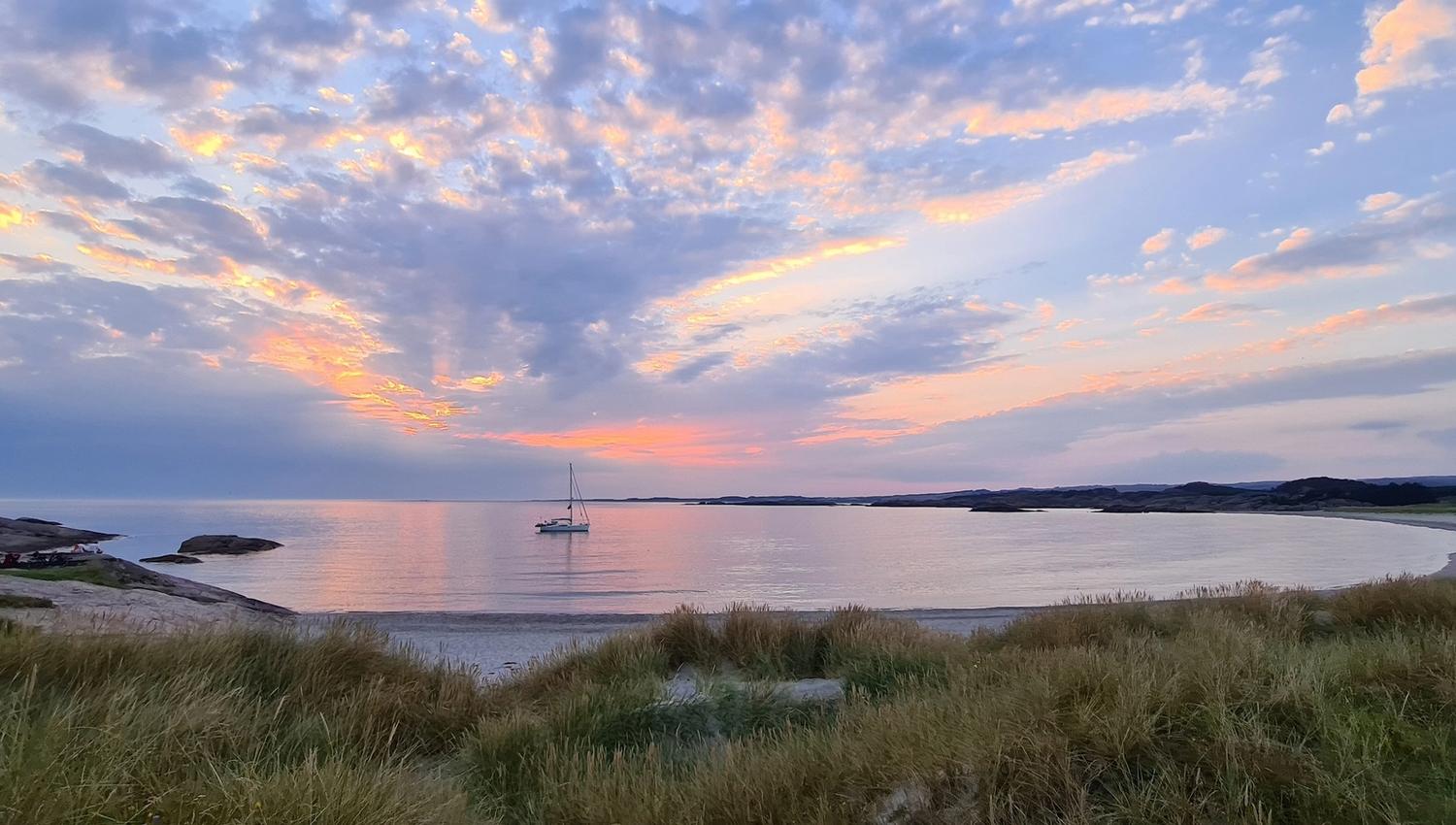 Ognabukta bay at sunset