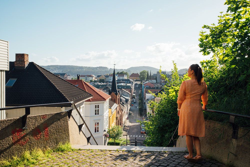 lady stands on top of Ibsentrappa in Skien and looks over the city