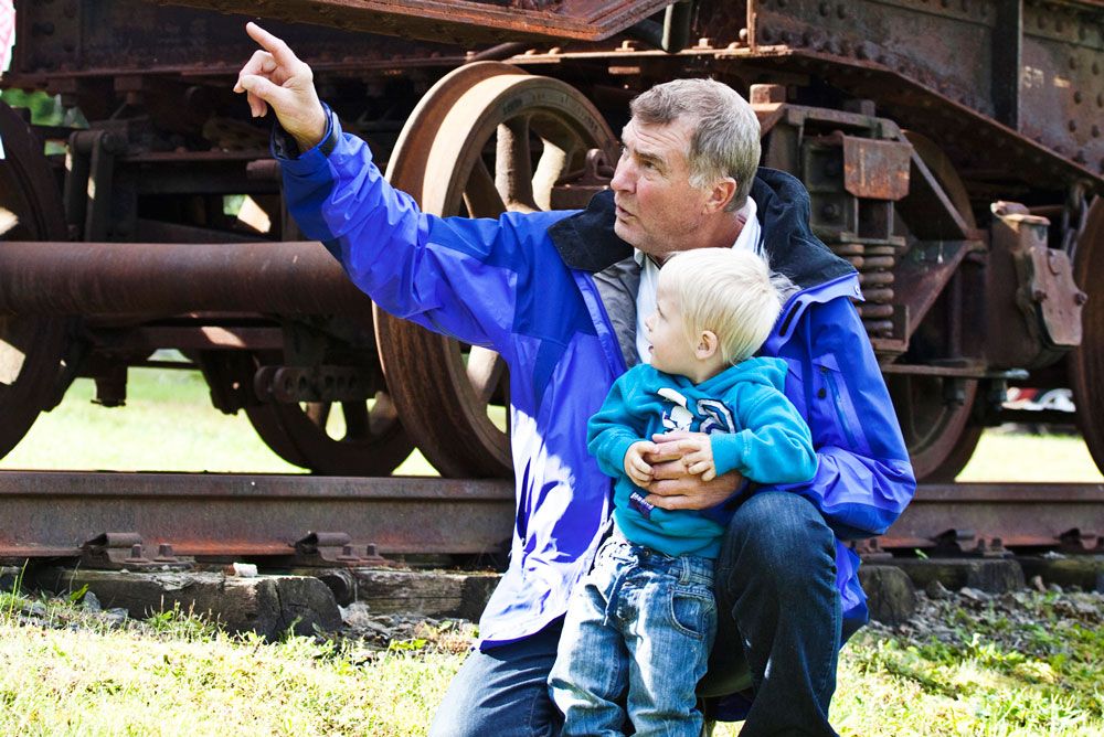 Guiding about the Rjukan Railway at Mæl station 