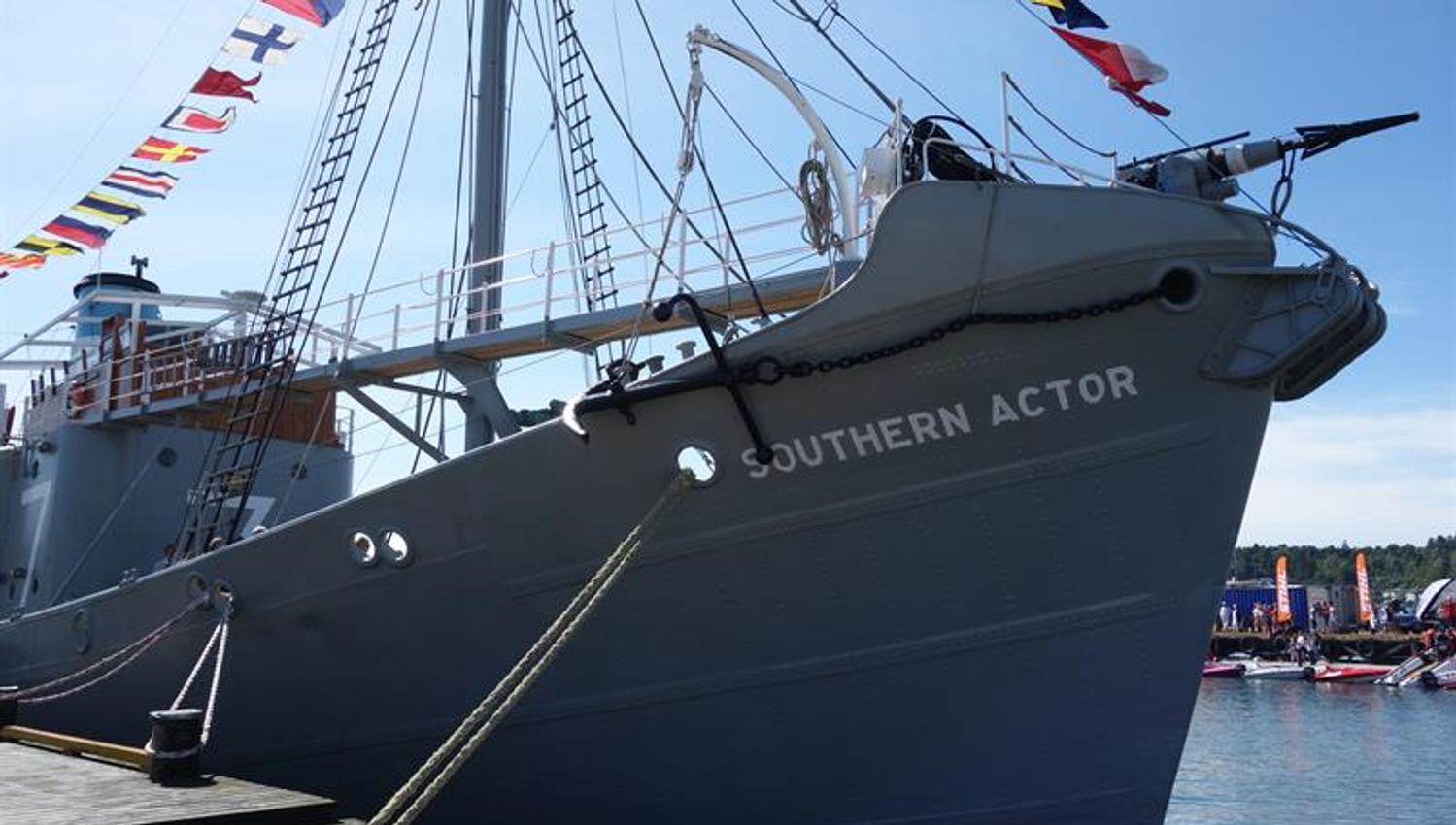 Flagg på Hvalbåten Southern Actor