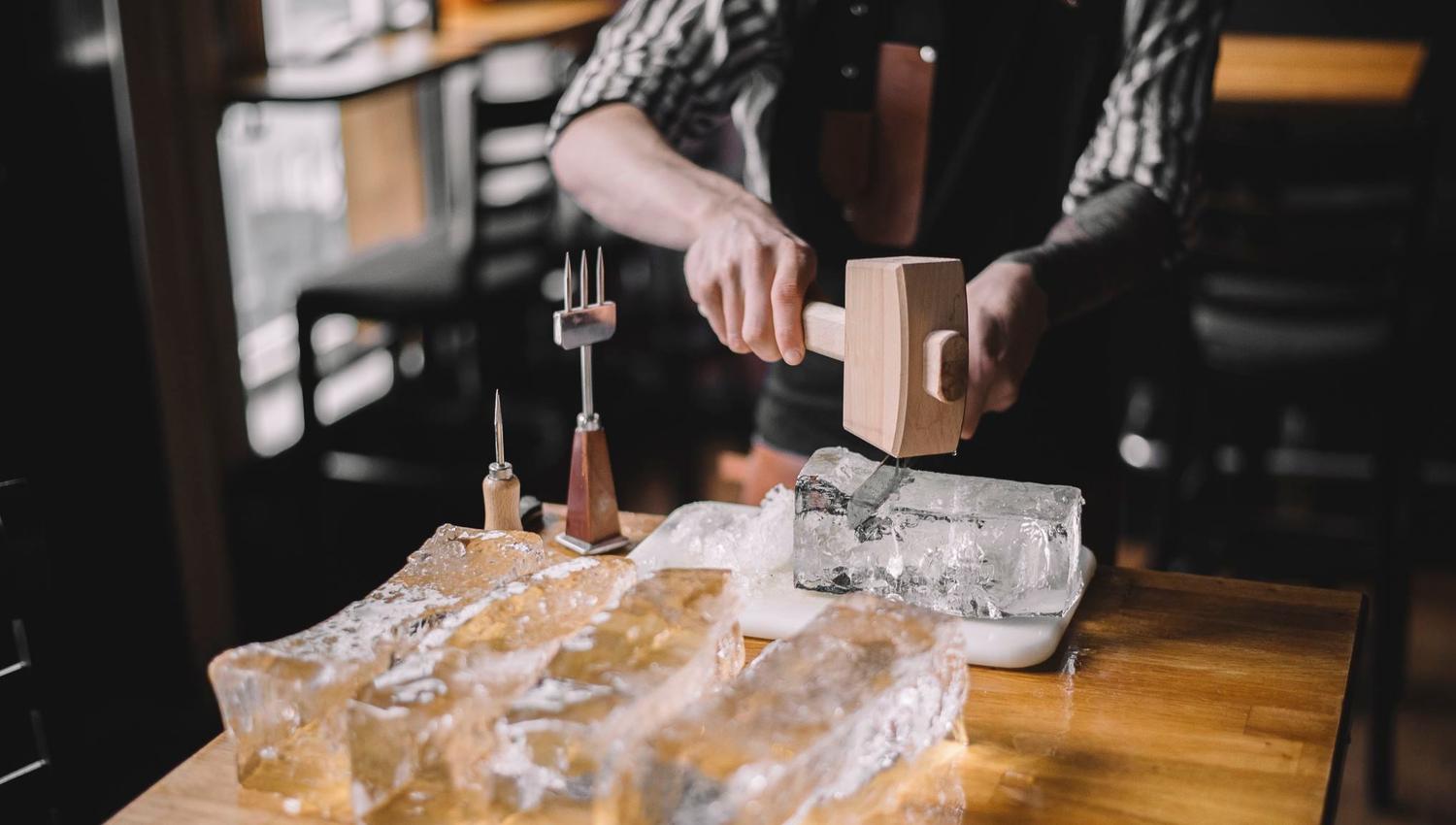 Server making Ice cubes